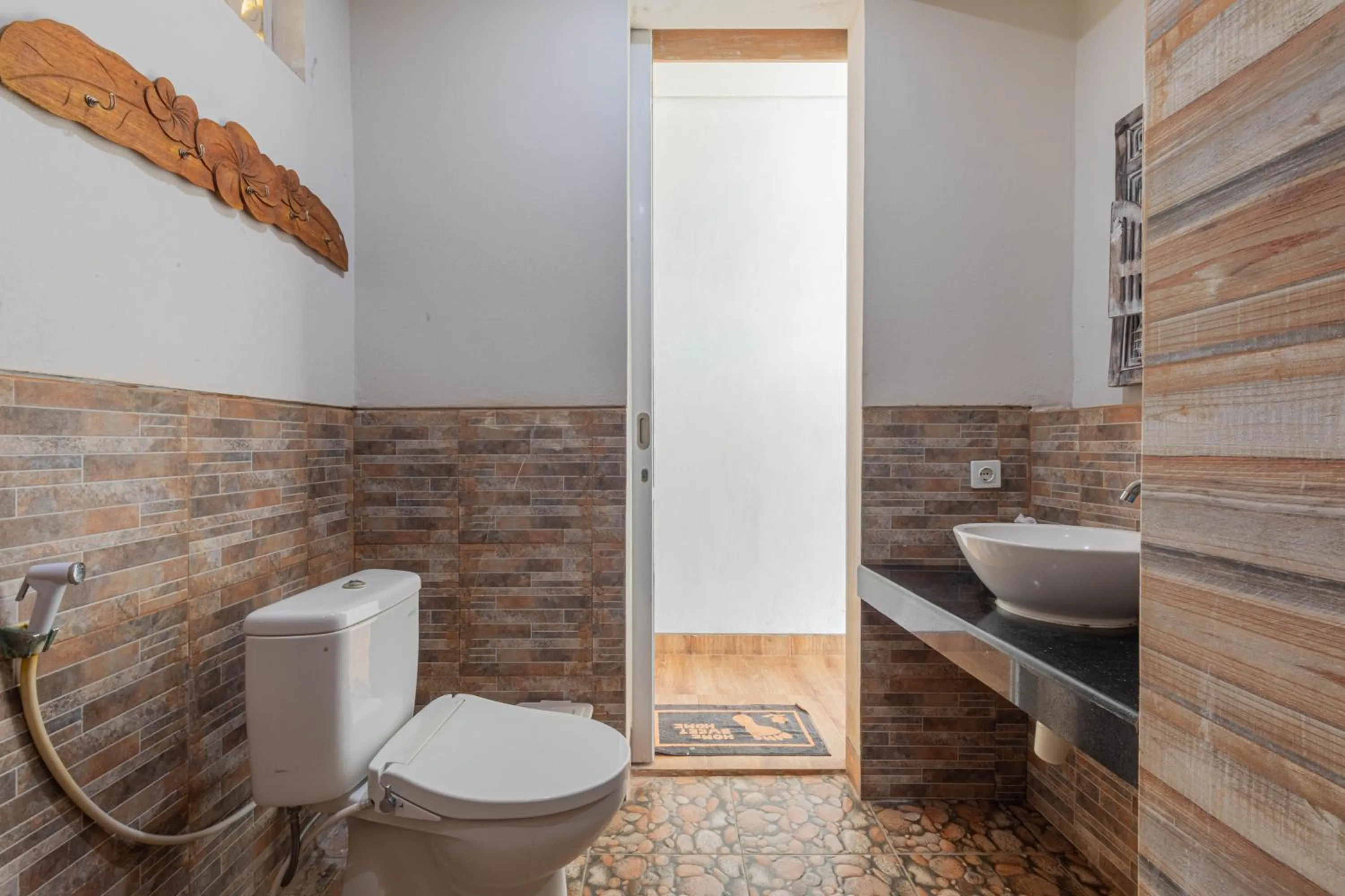 Shower in The Tanis Beach Resort Nusa Lembongan