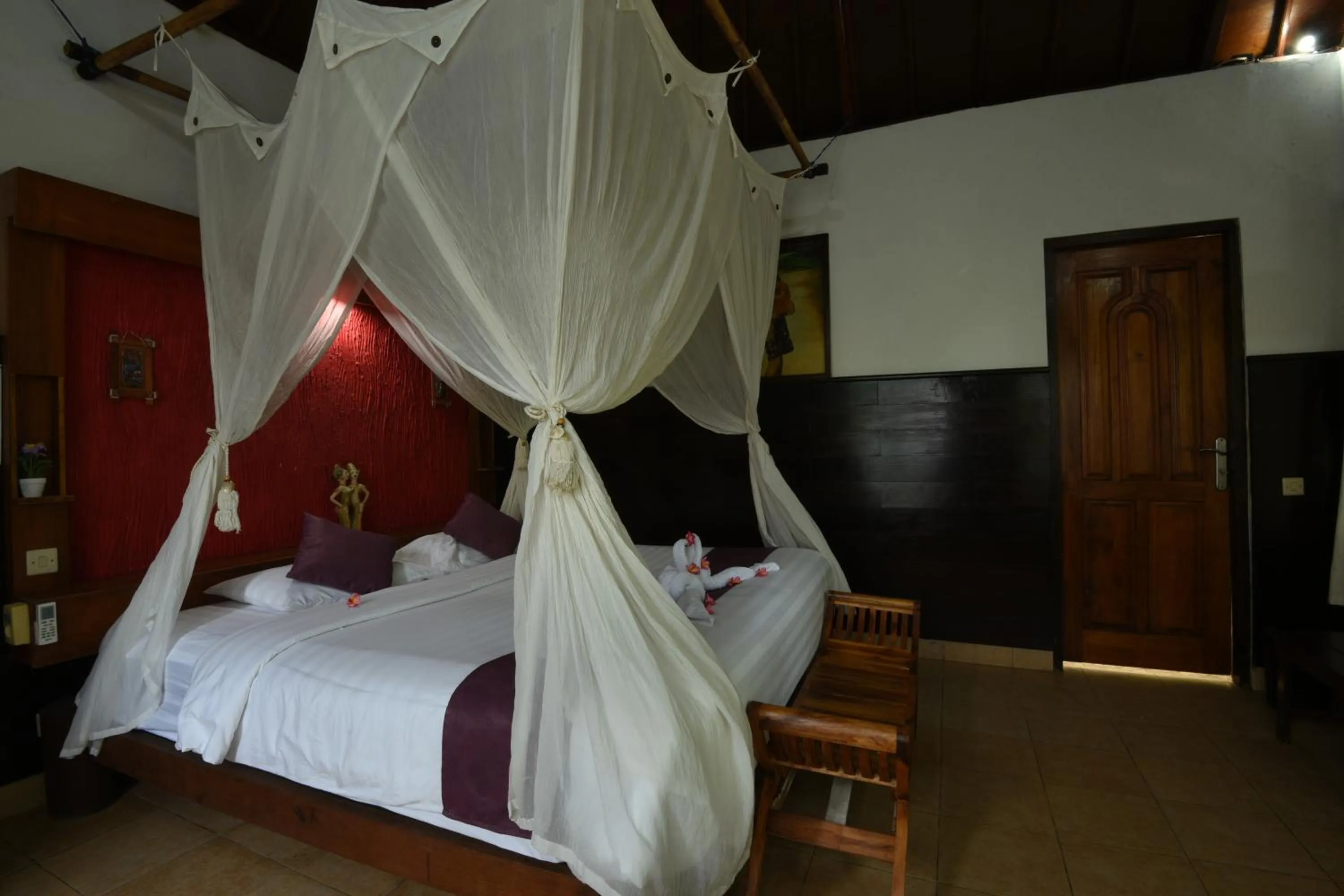 Bed in The Tanis Beach Resort Nusa Lembongan