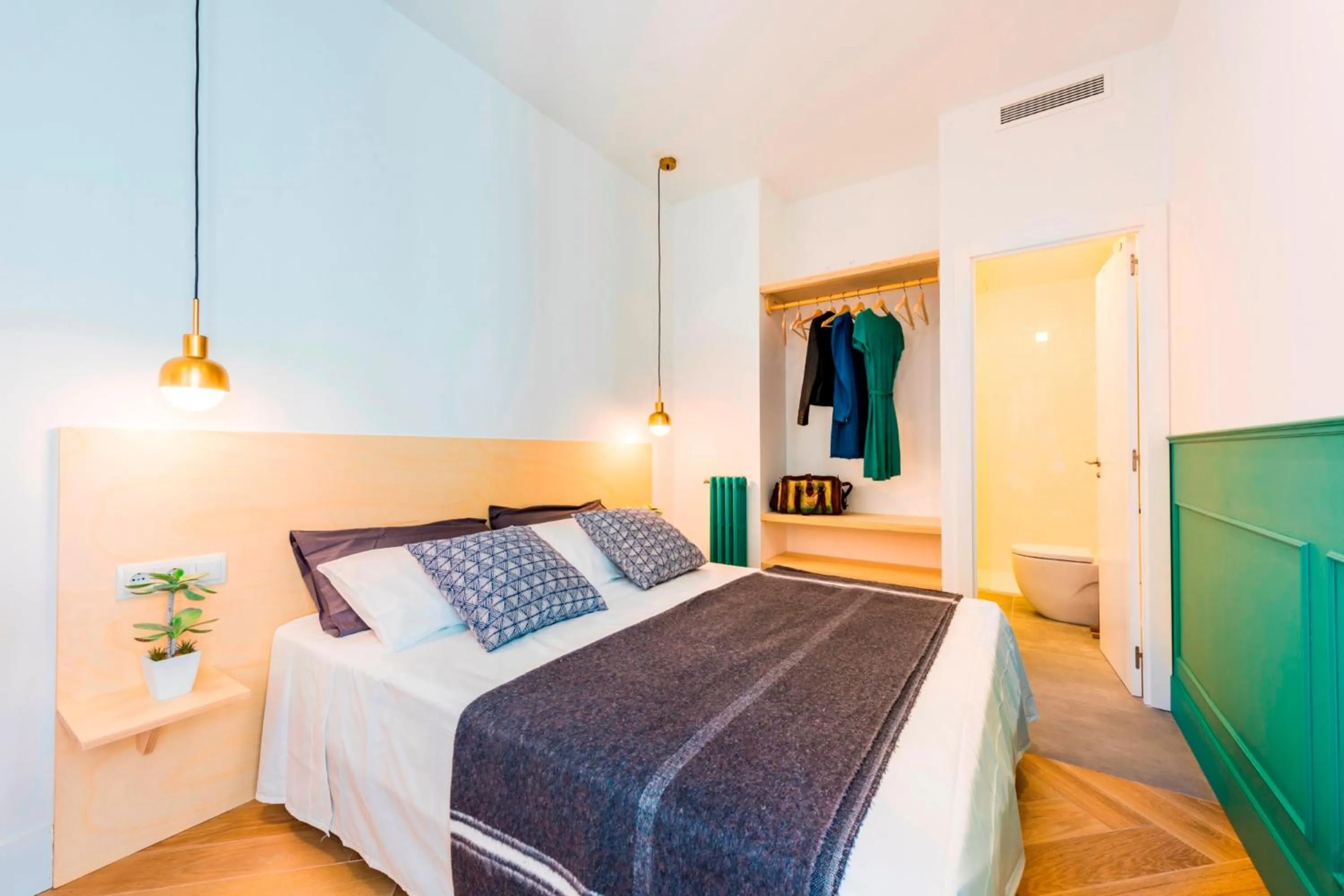 Bed in Be Mate Gran Vía Suites