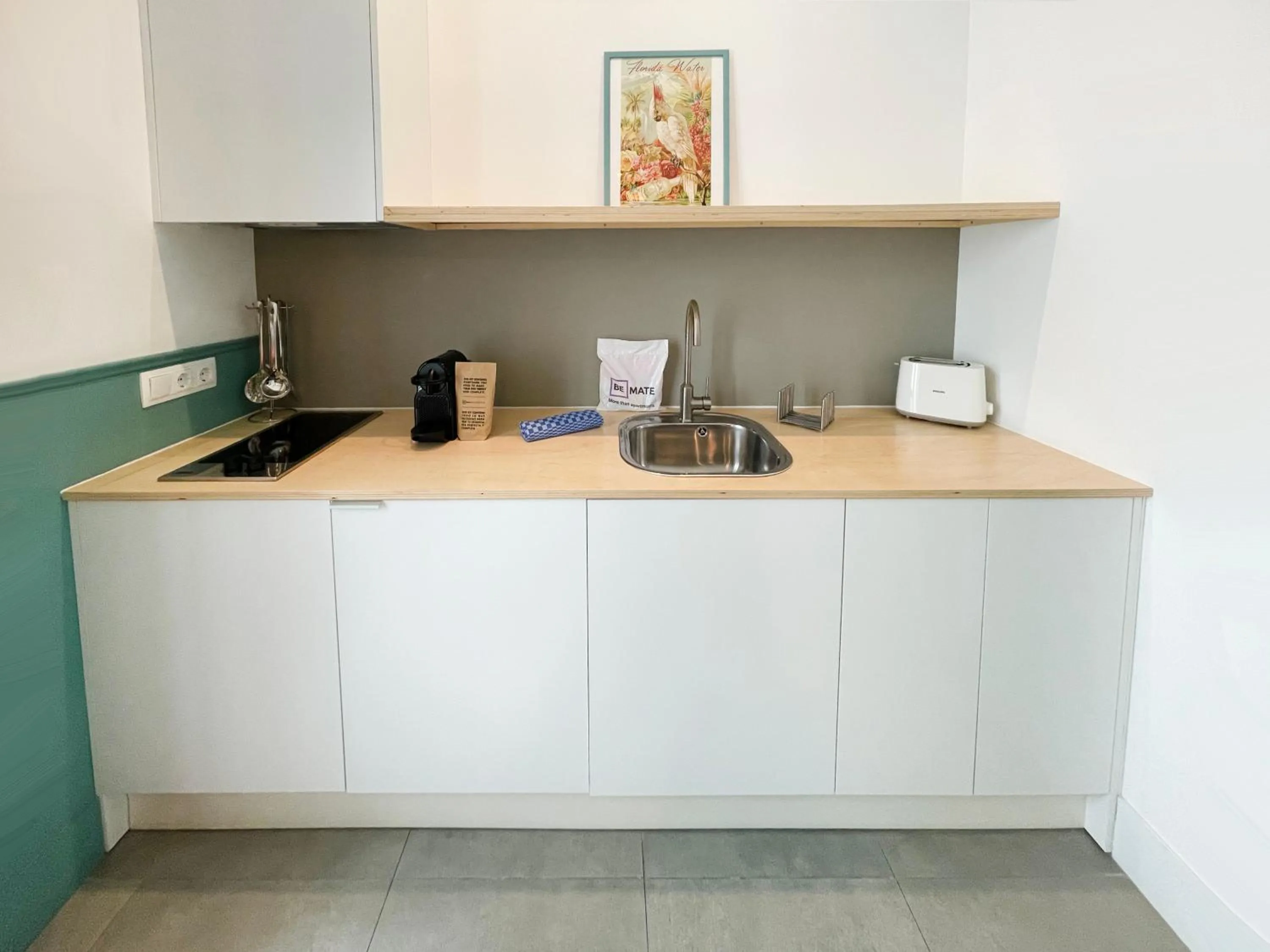 Coffee/tea facilities in Be Mate Gran Vía Suites