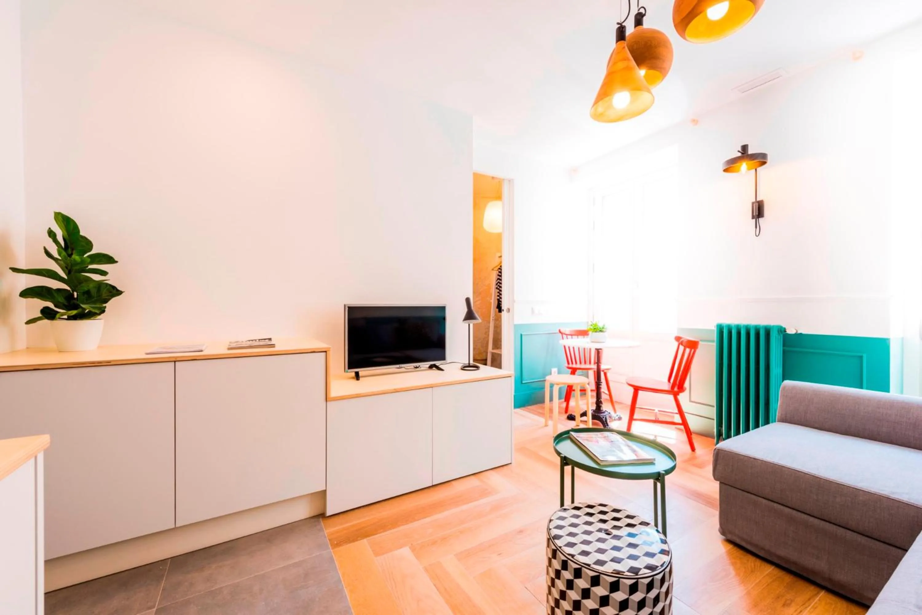 TV and multimedia in Be Mate Gran Vía Suites