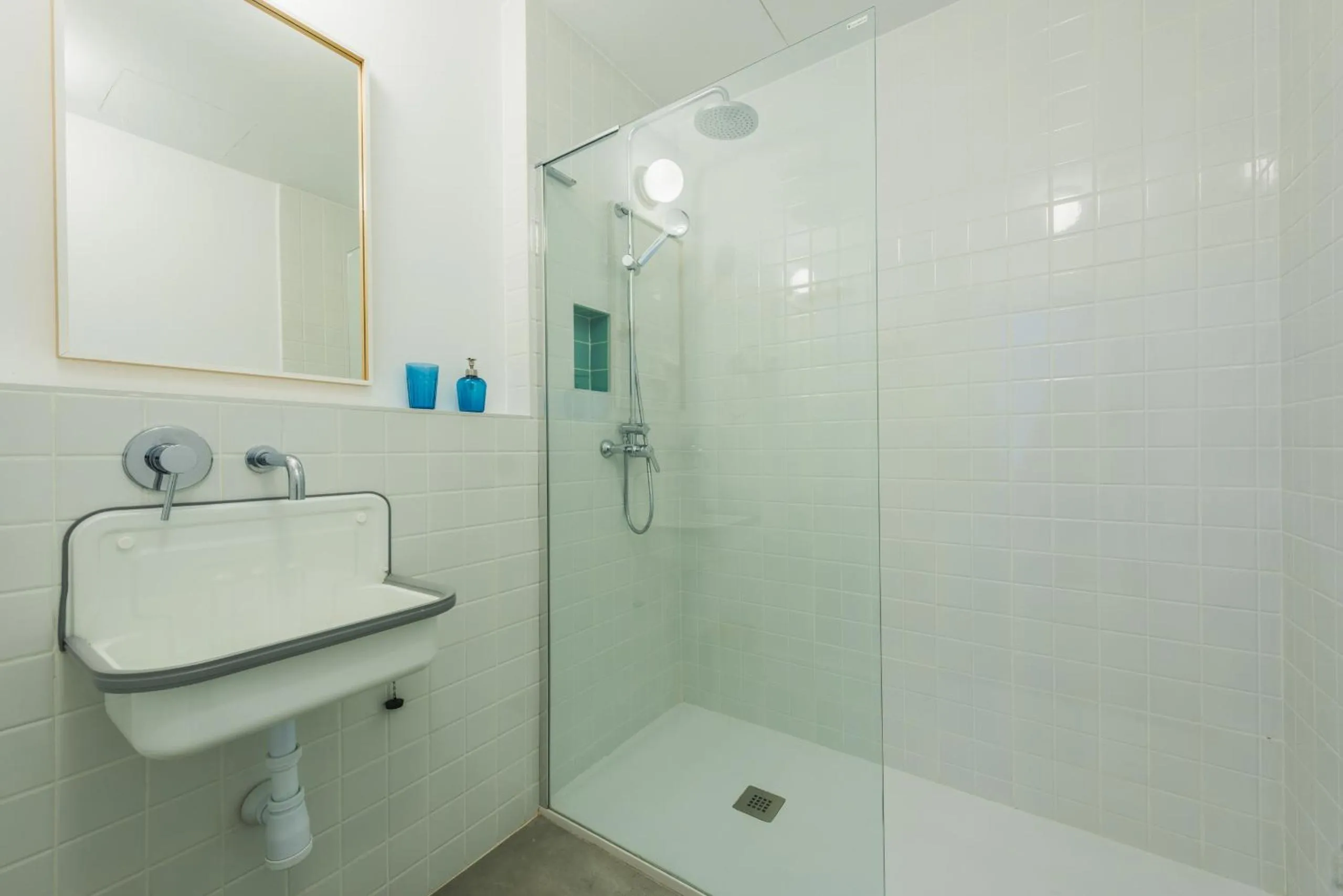 Shower in Be Mate Gran Vía Suites