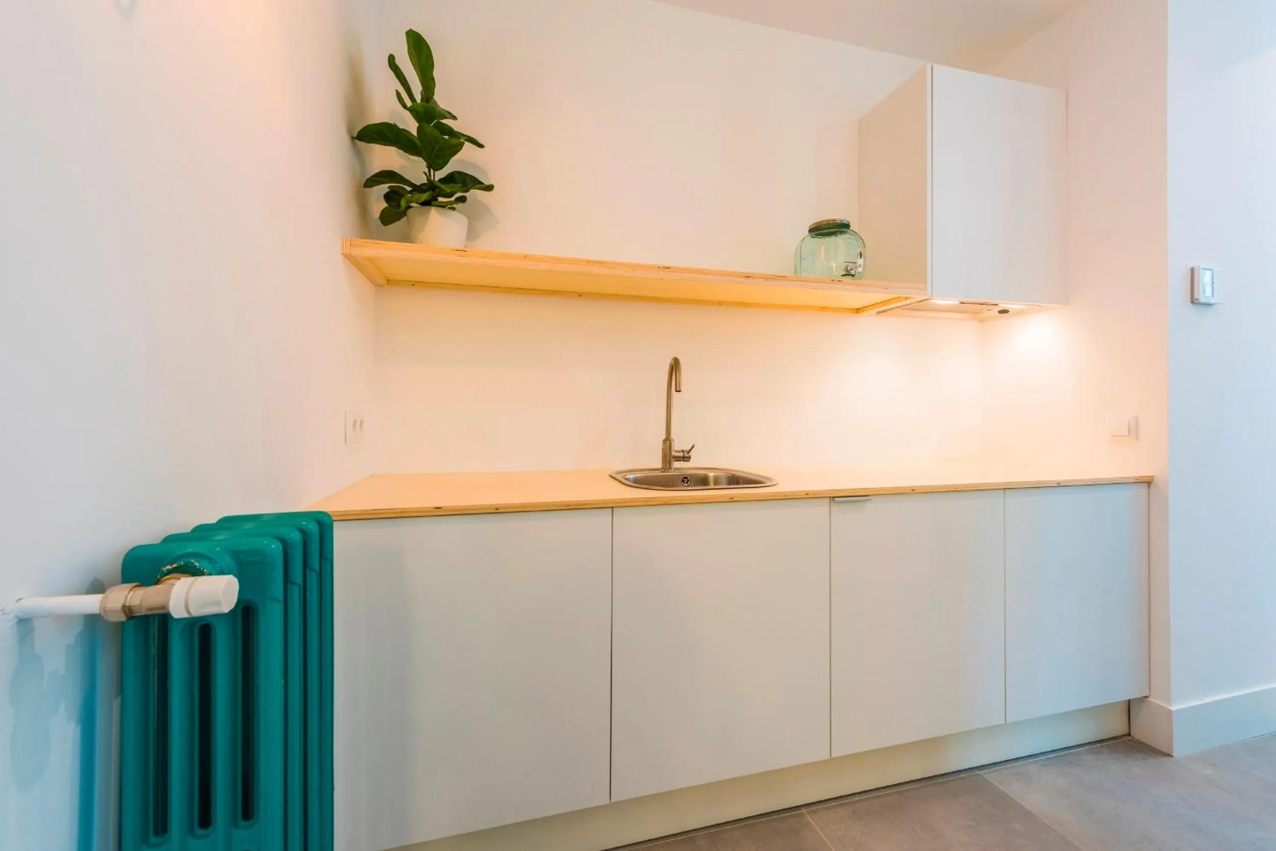 Kitchen or kitchenette in Be Mate Gran Vía Suites