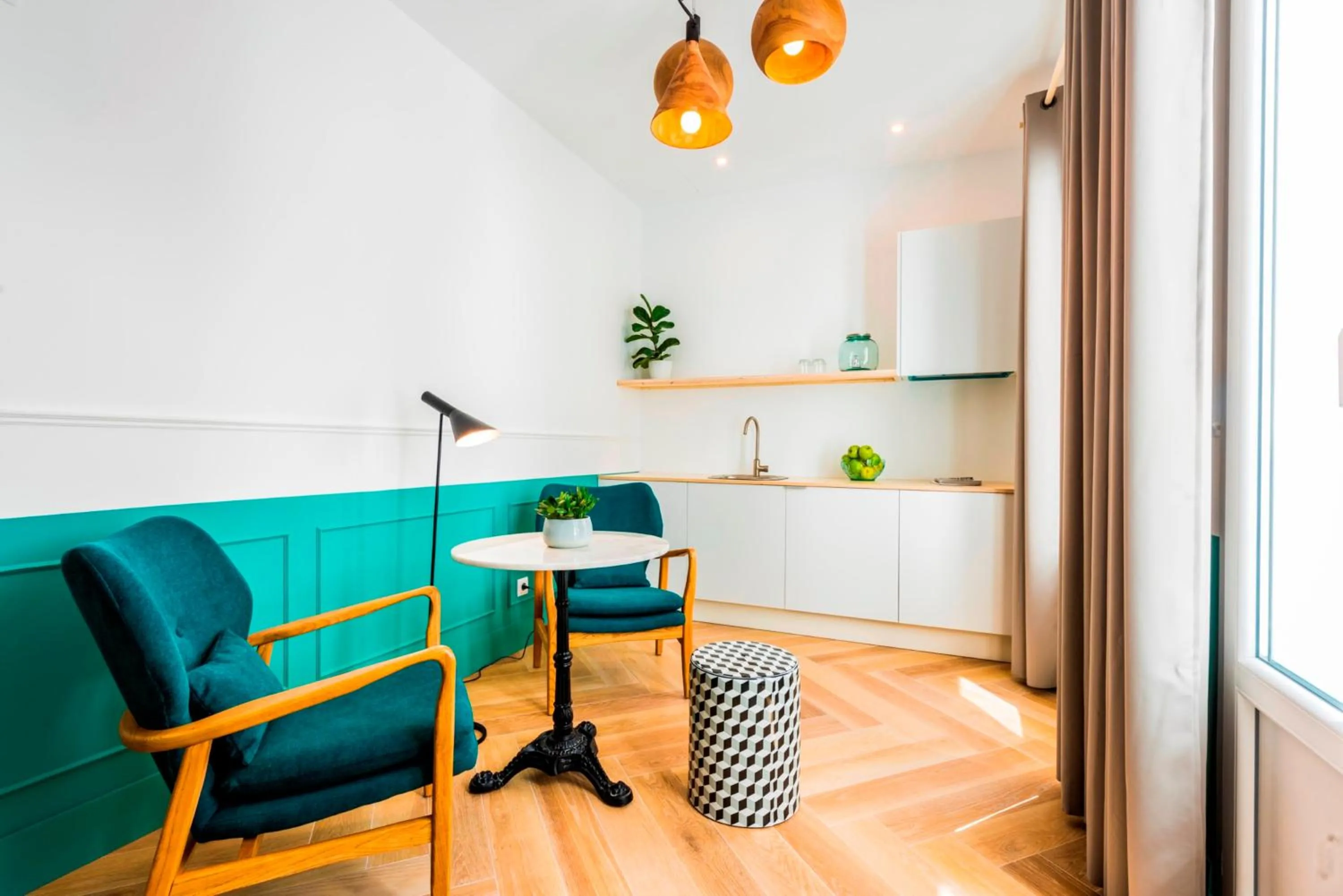 Kitchen or kitchenette in Be Mate Gran Vía Suites