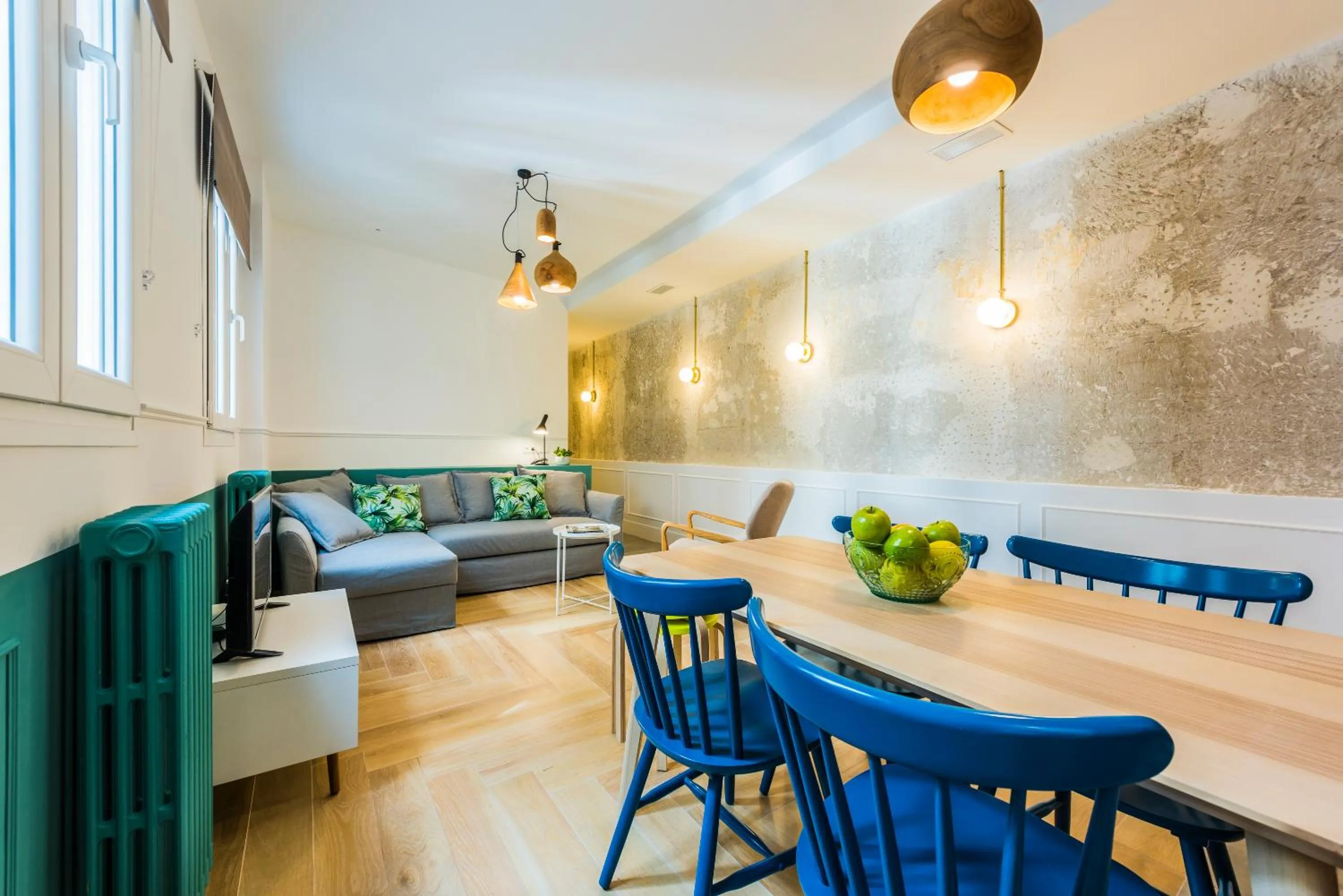 Communal lounge/ TV room in Be Mate Gran Vía Suites