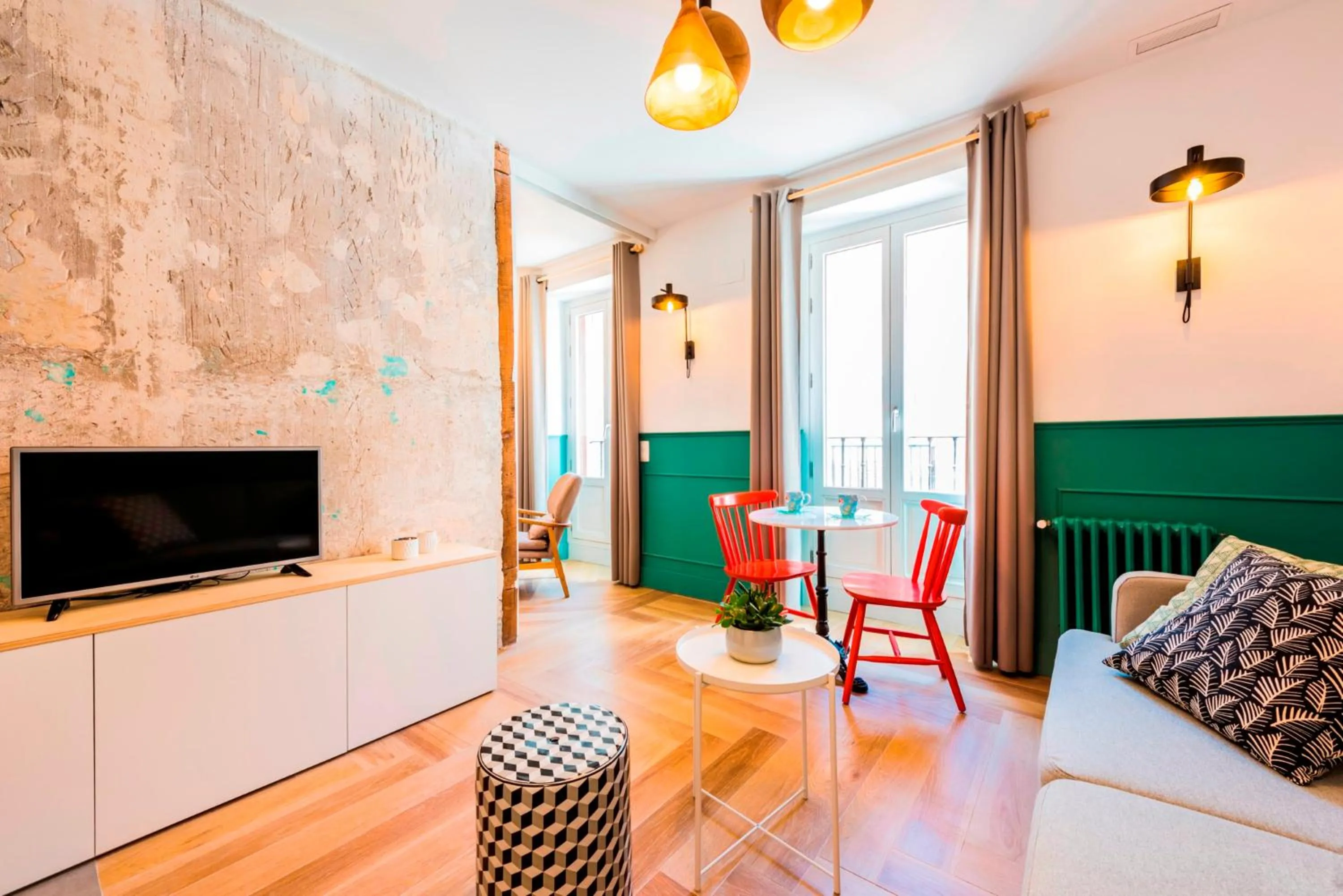 TV and multimedia in Be Mate Gran Vía Suites