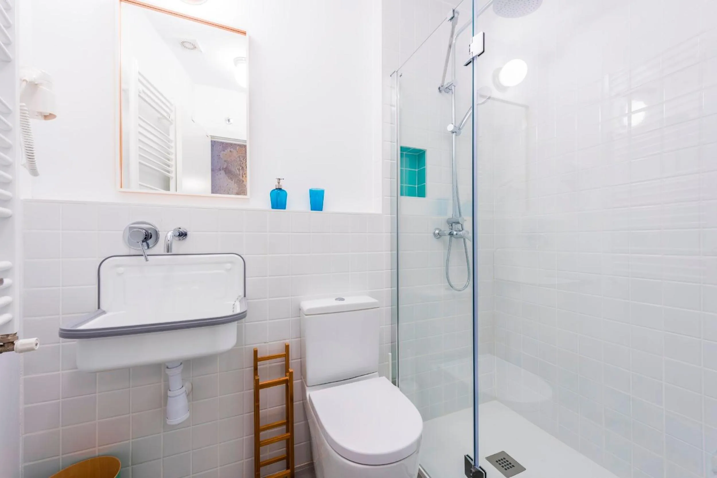 Shower in Be Mate Gran Vía Suites