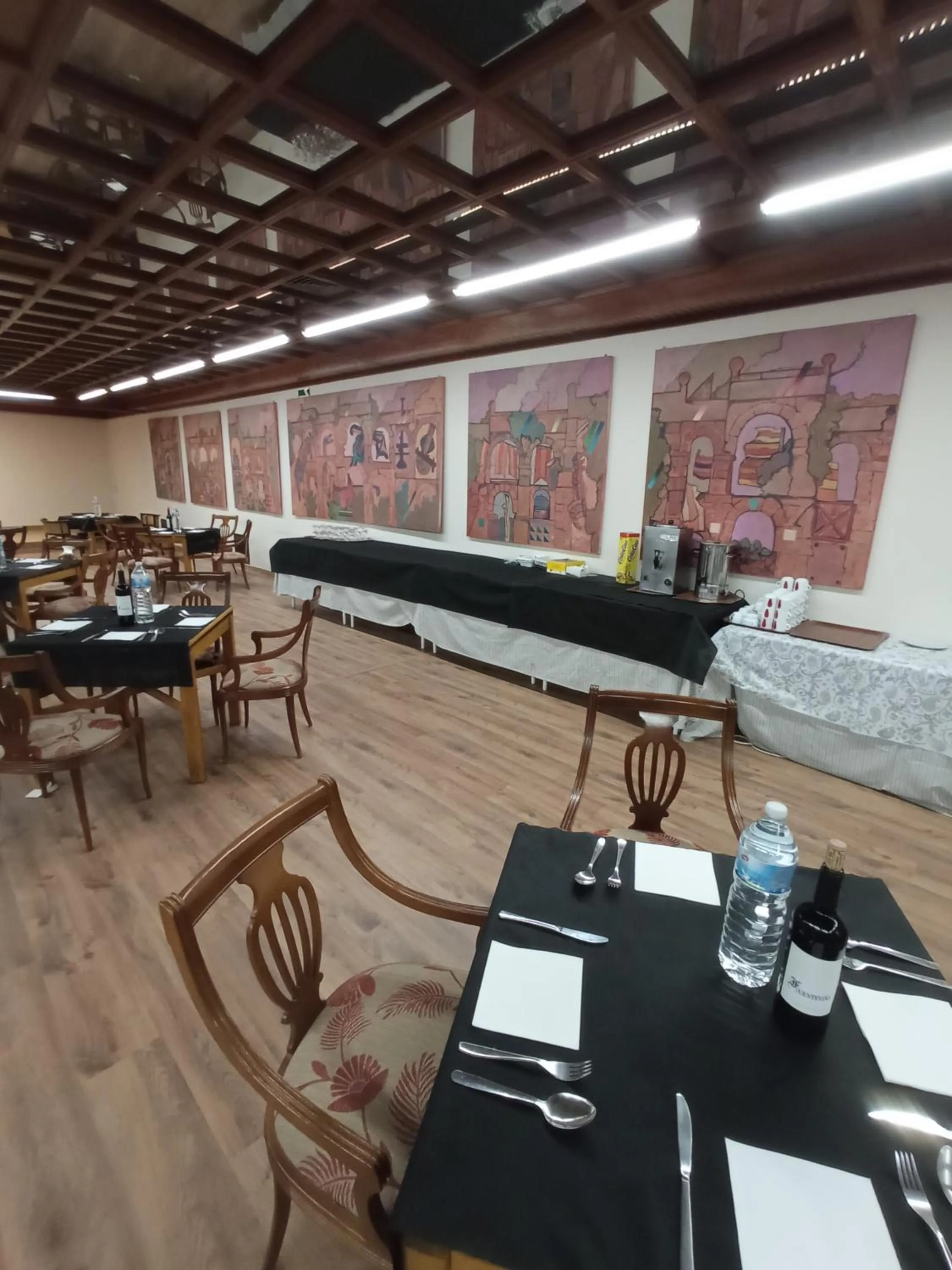 Restaurant/places to eat in Hotel ELE Acueducto