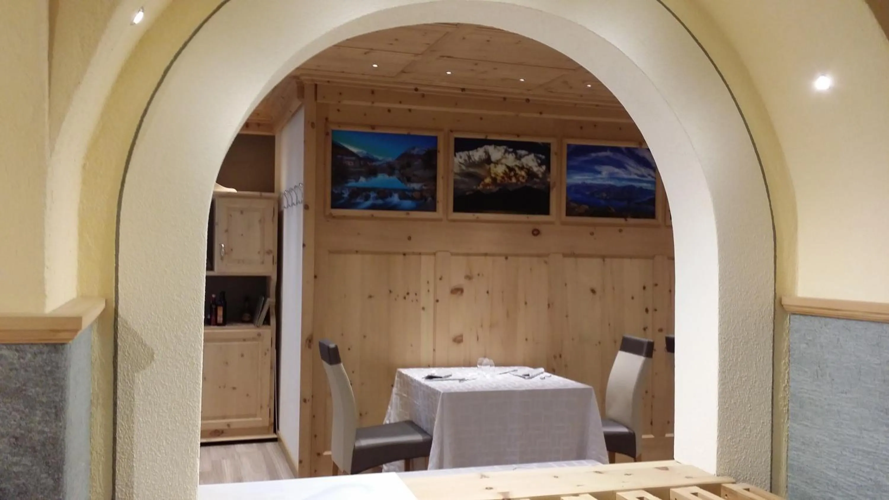 Restaurant/places to eat in Hotel Alba