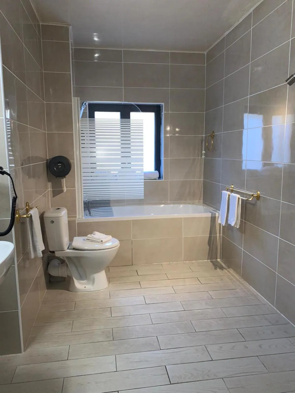 Toilet in Empire Hôtel