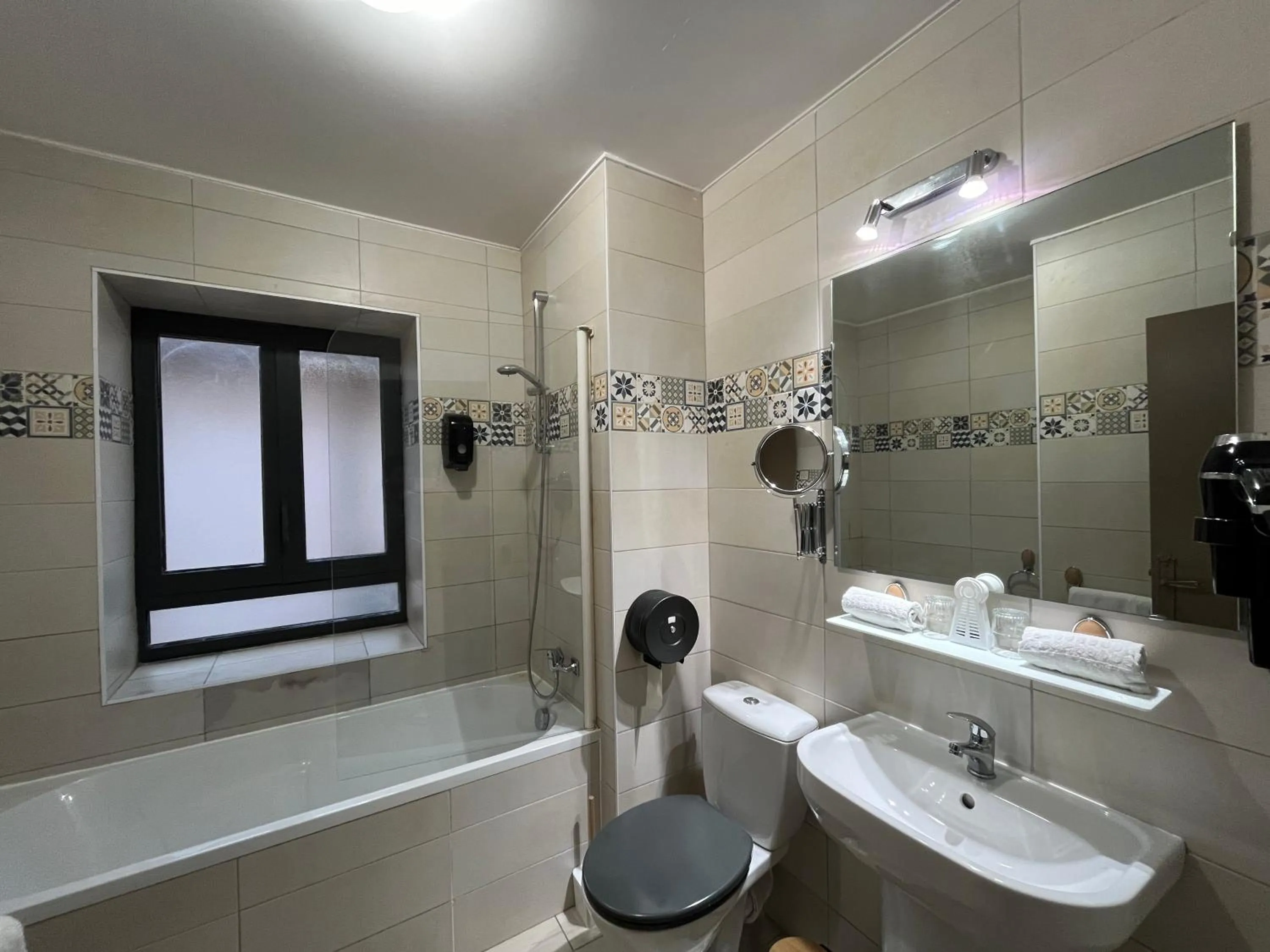 Bathroom in Empire Hôtel