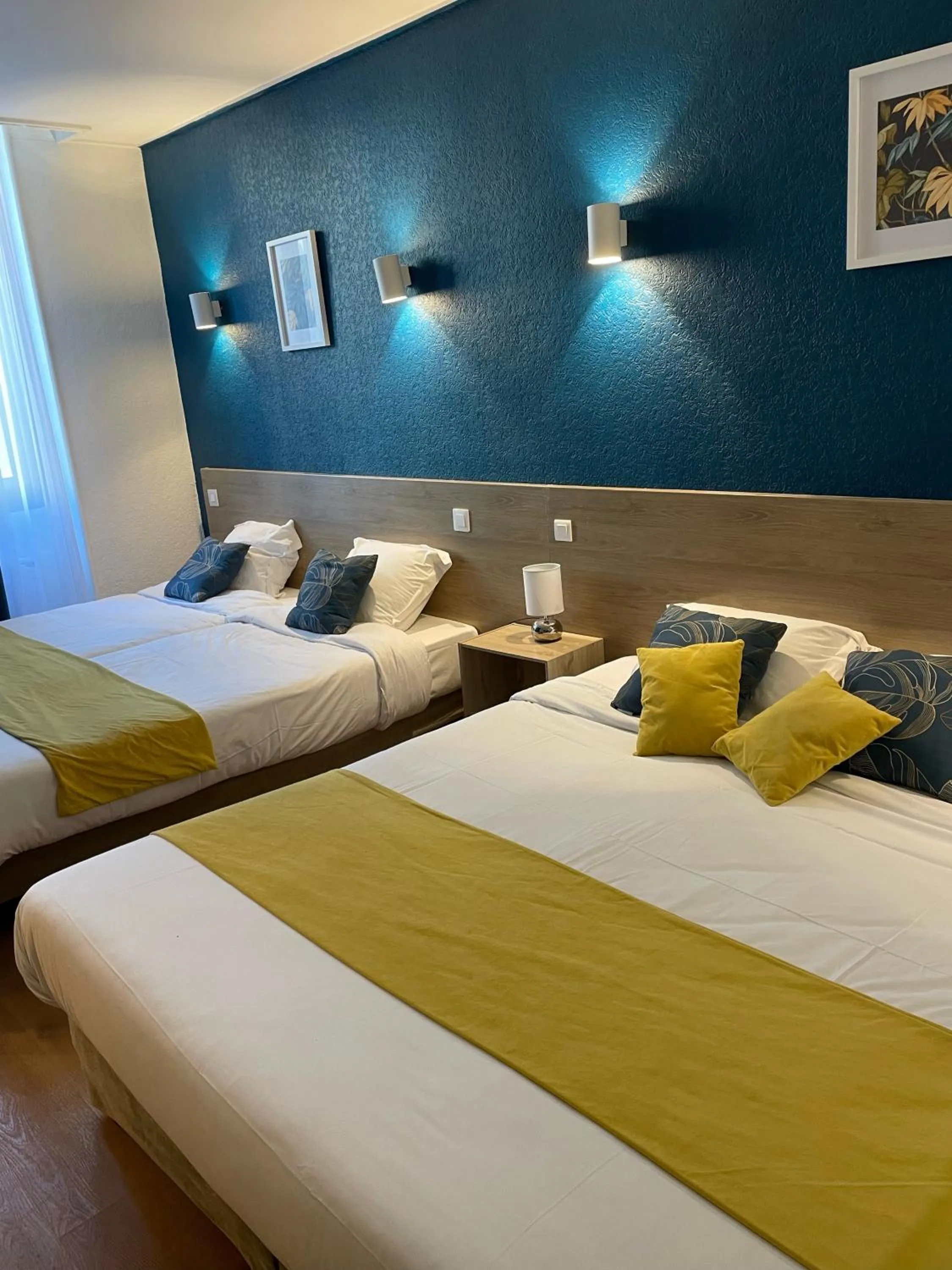 Bed in Empire Hôtel