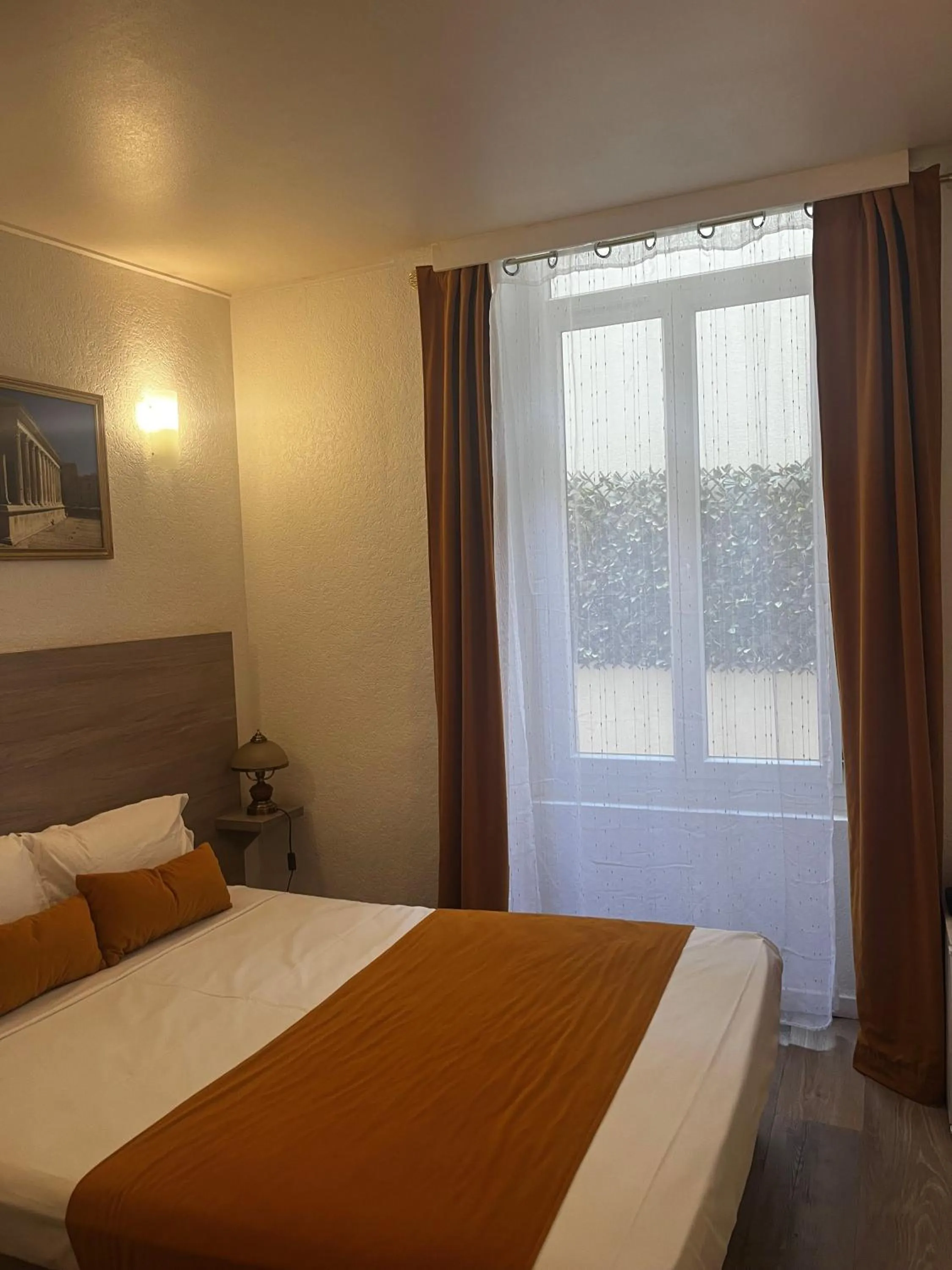 Bed in Empire Hôtel