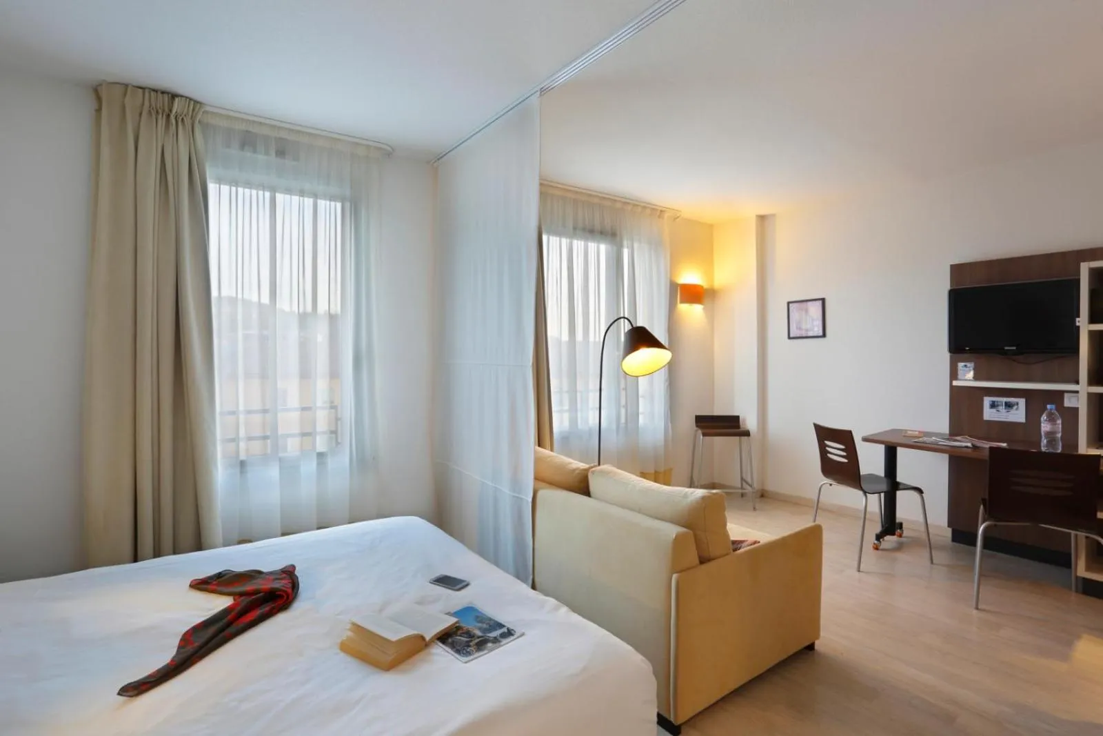 Bedroom in Suite Home Apt Luberon