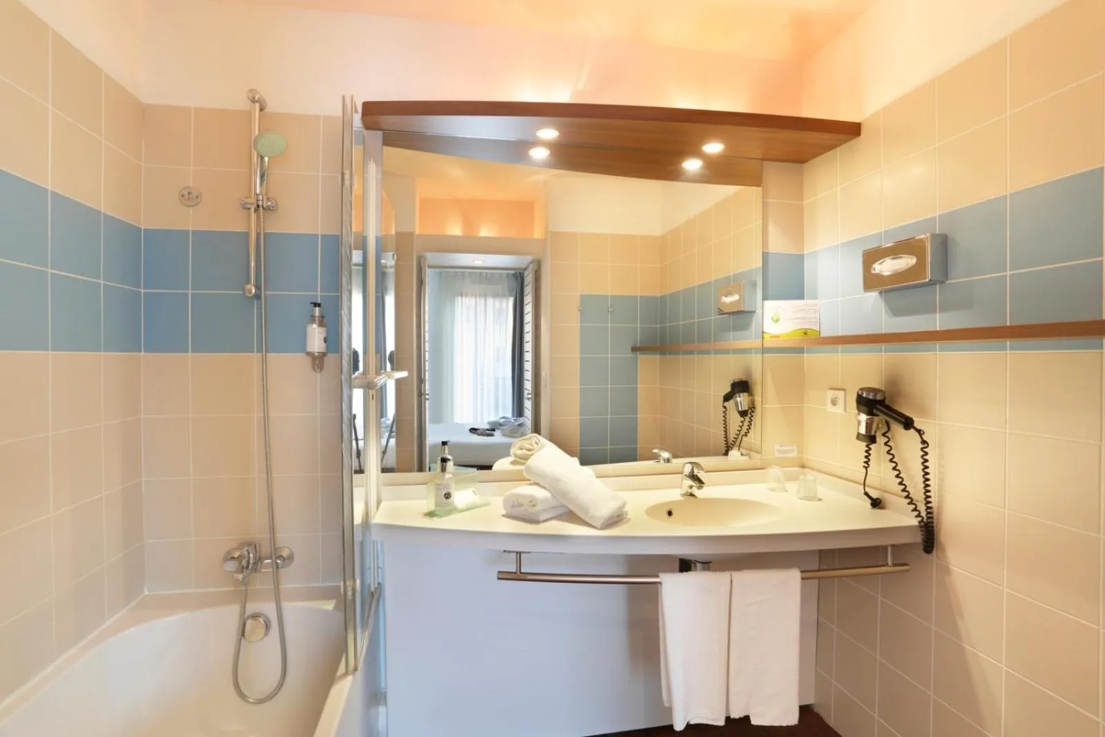 Bathroom in Suite Home Apt Luberon