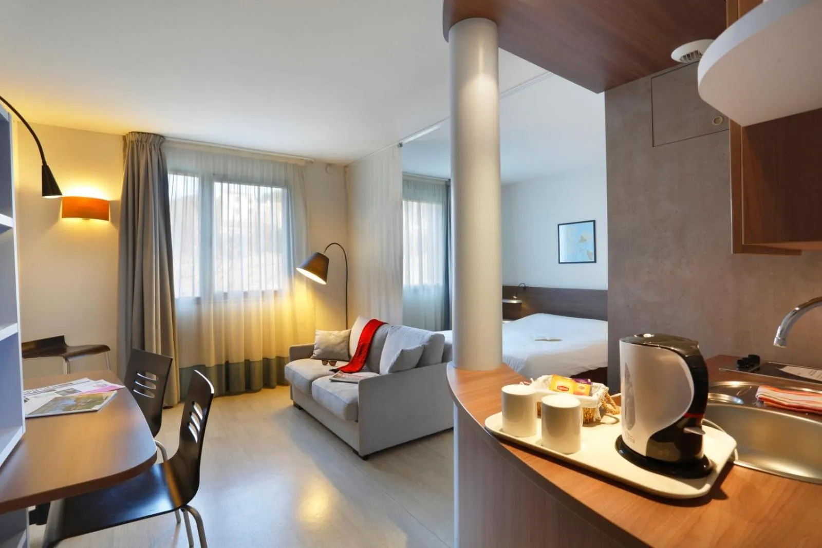 Coffee/tea facilities in Suite Home Apt Luberon