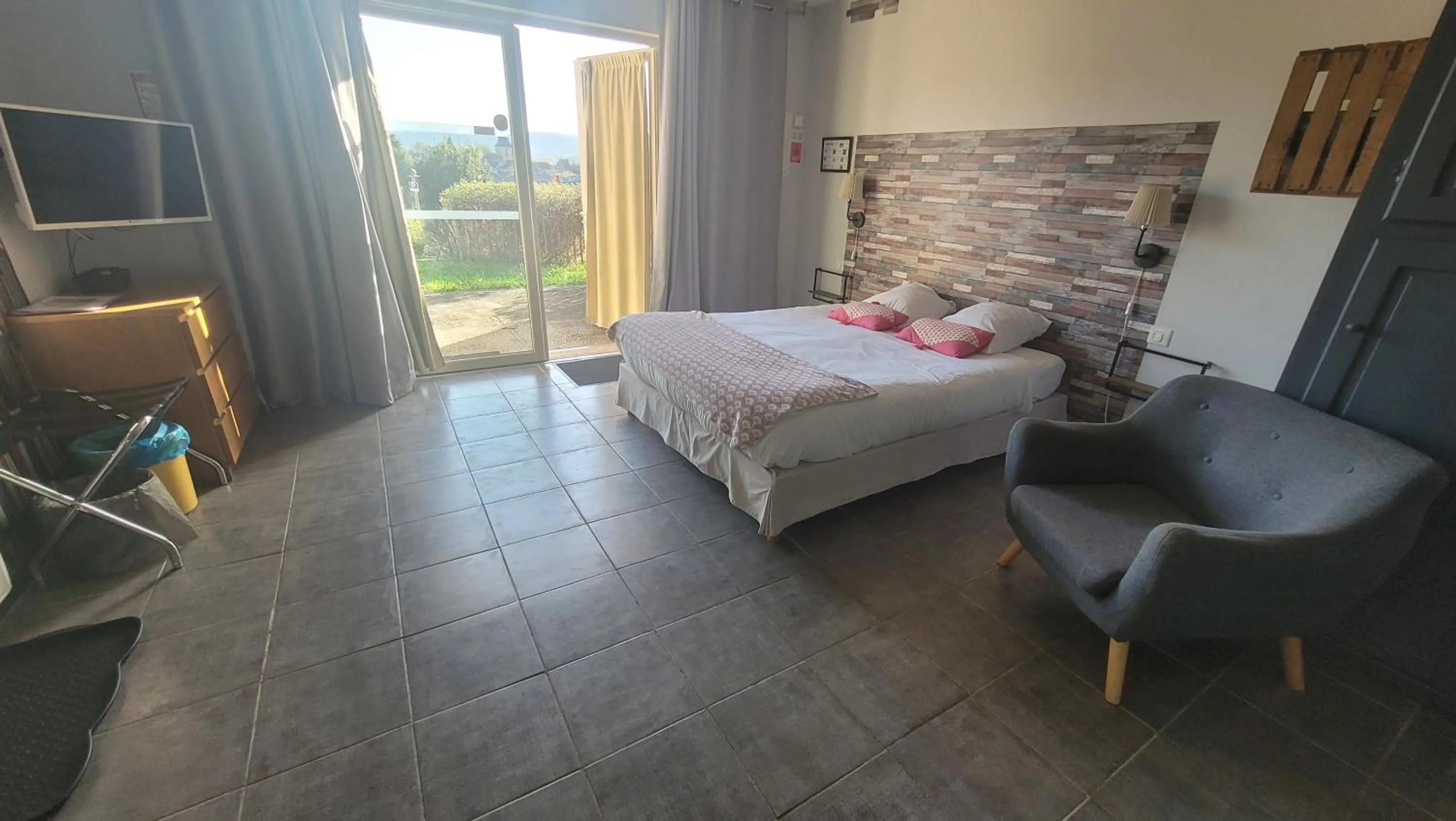 Photo of the whole room, Bed in Hotel La Peyrade