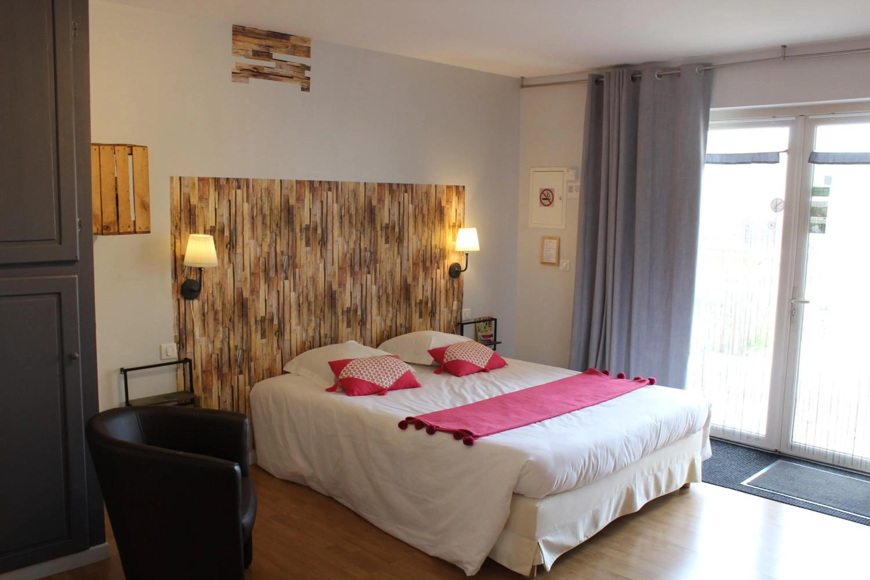 Bedroom, Bed in Hotel La Peyrade