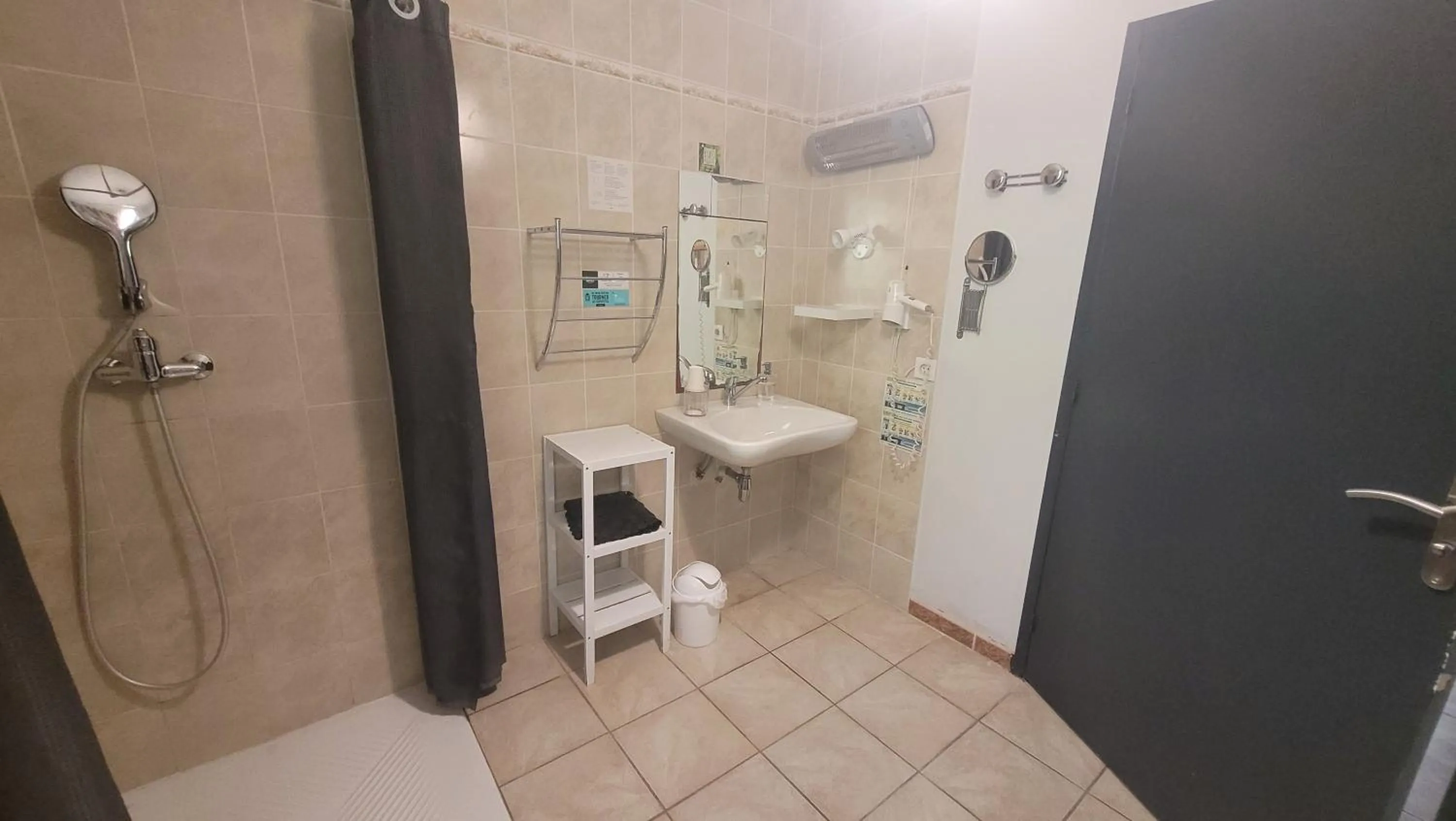 Bathroom in Hotel La Peyrade