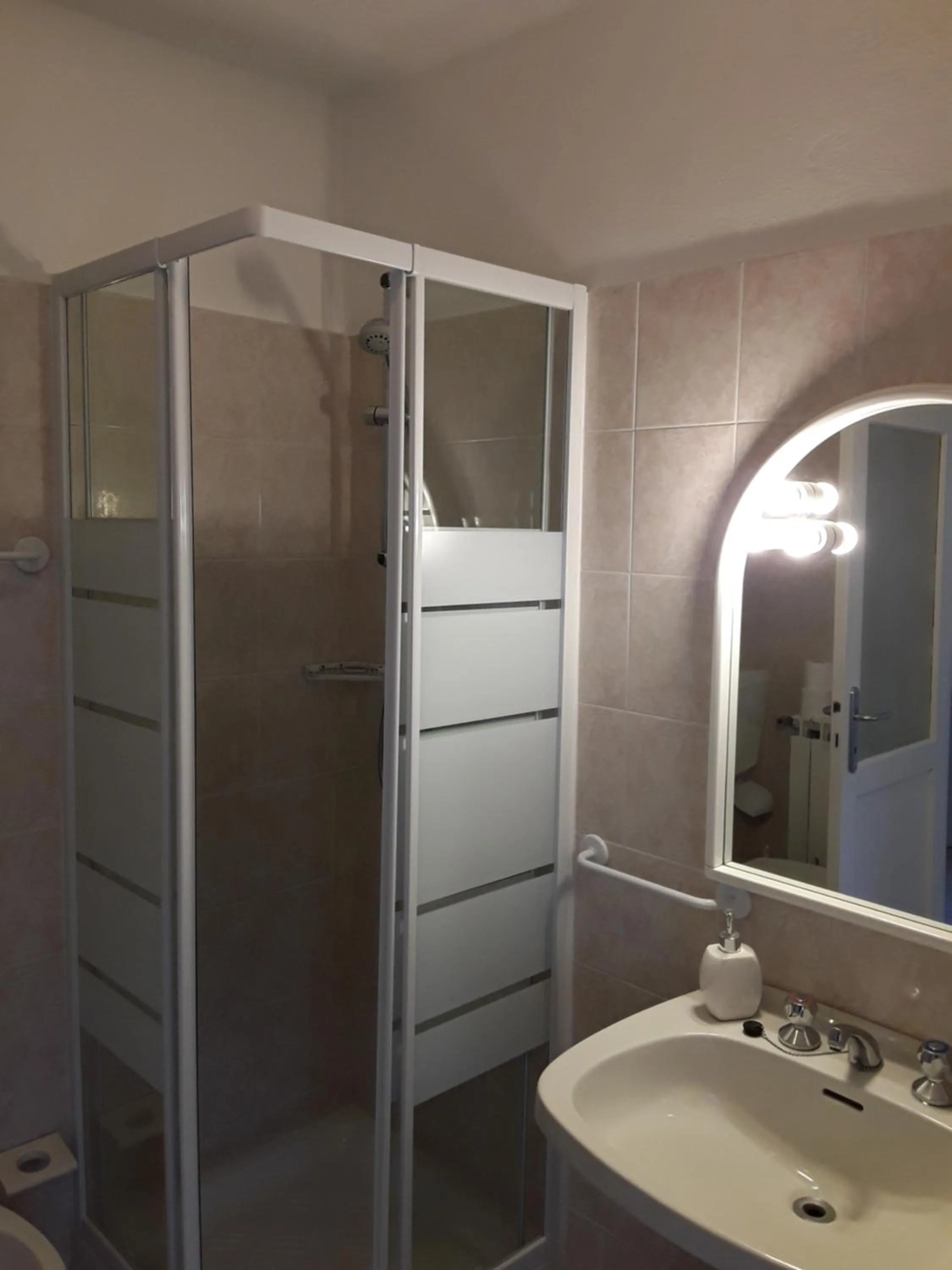 Shower in Hotel Paese Corvara