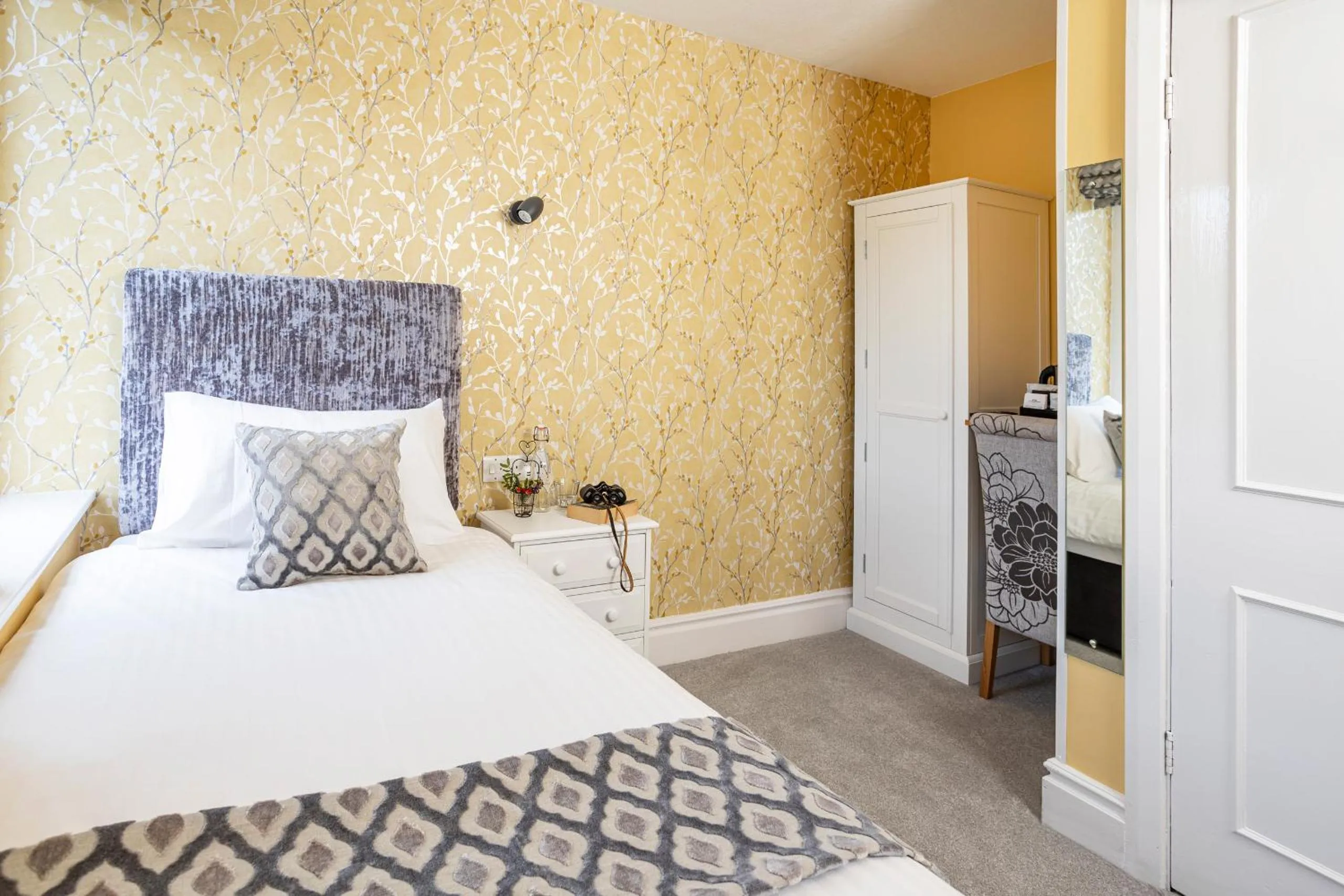 Bedroom, Bed in Elder Grove