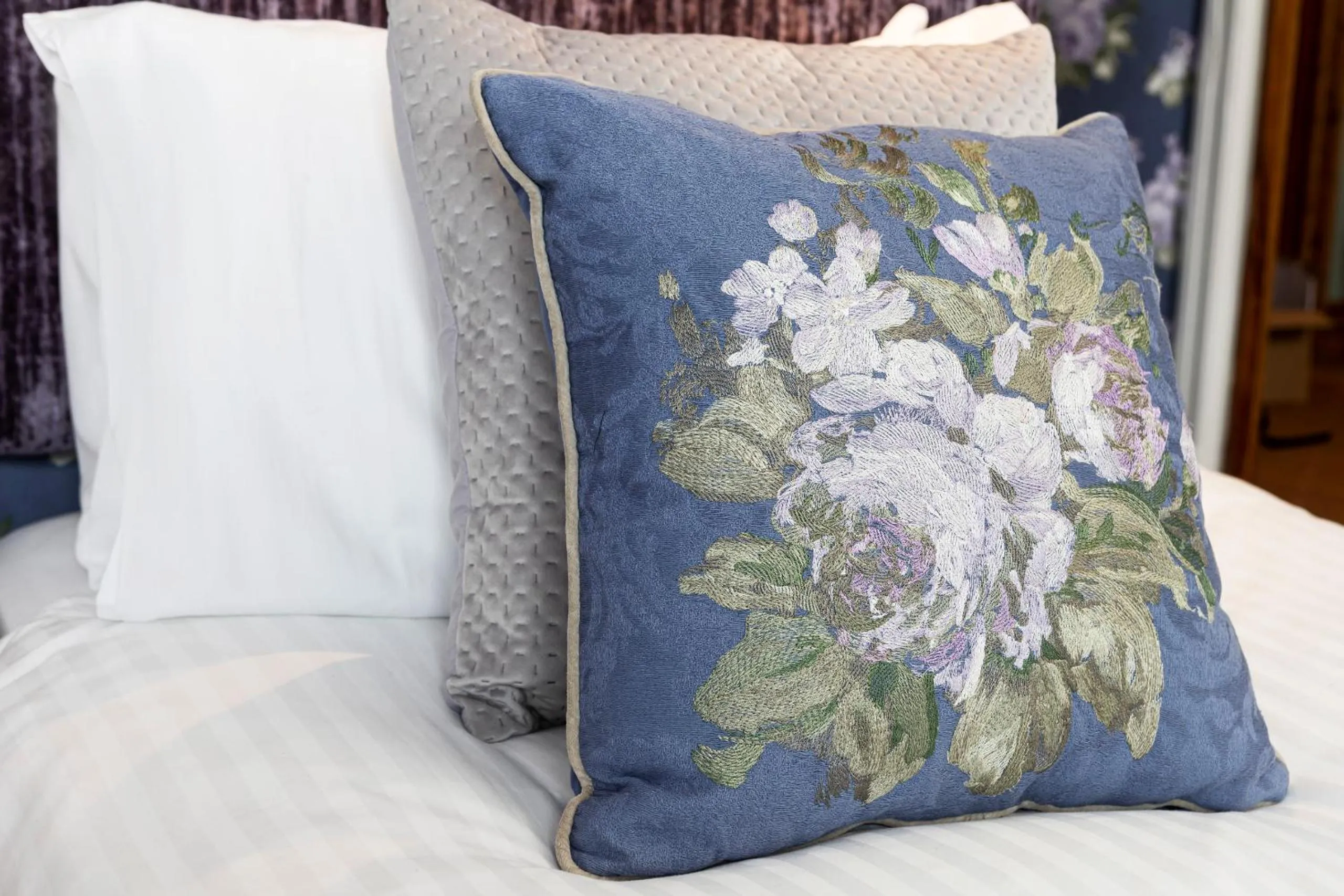 Bedroom, Bed in Elder Grove