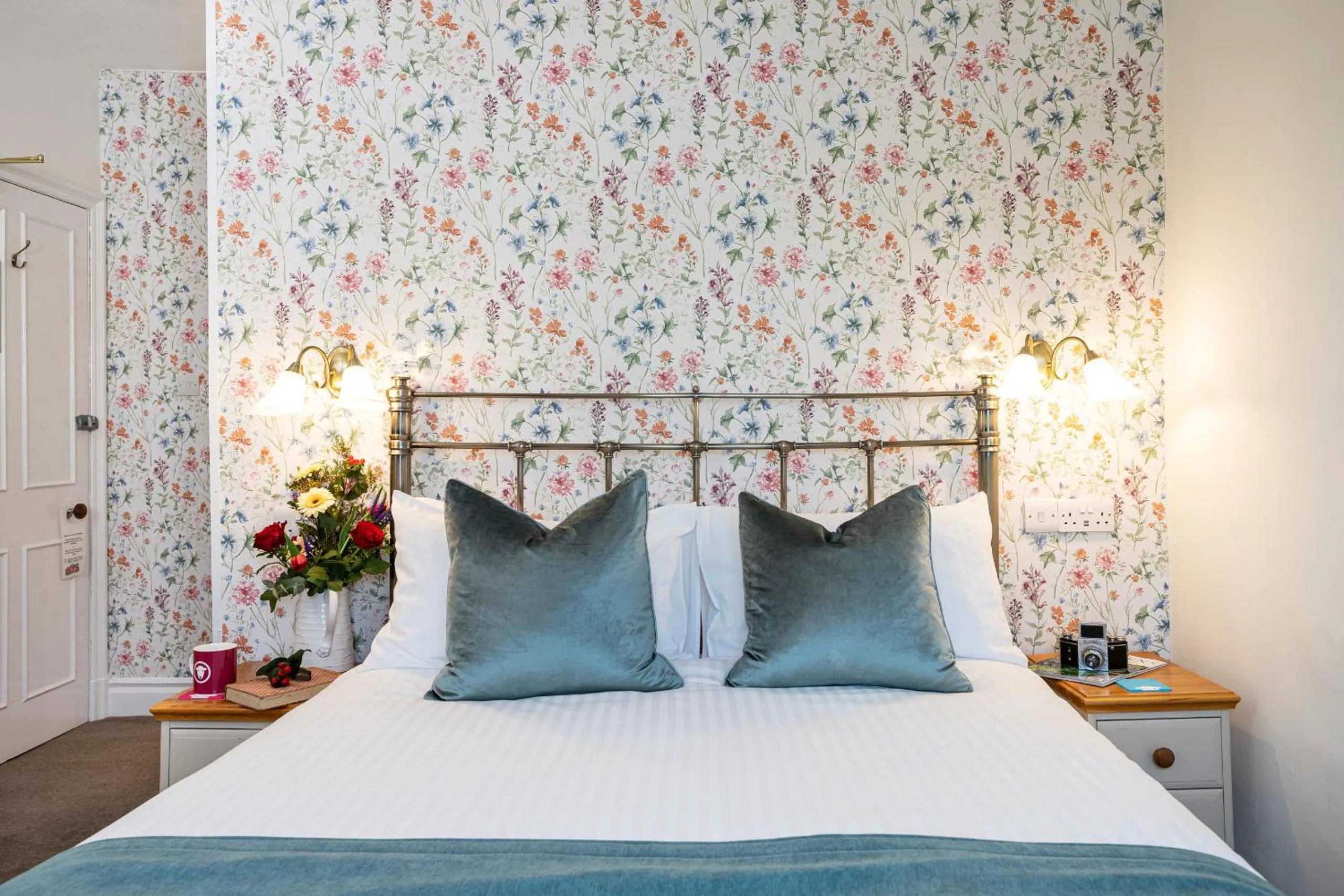 Bedroom, Bed in Elder Grove