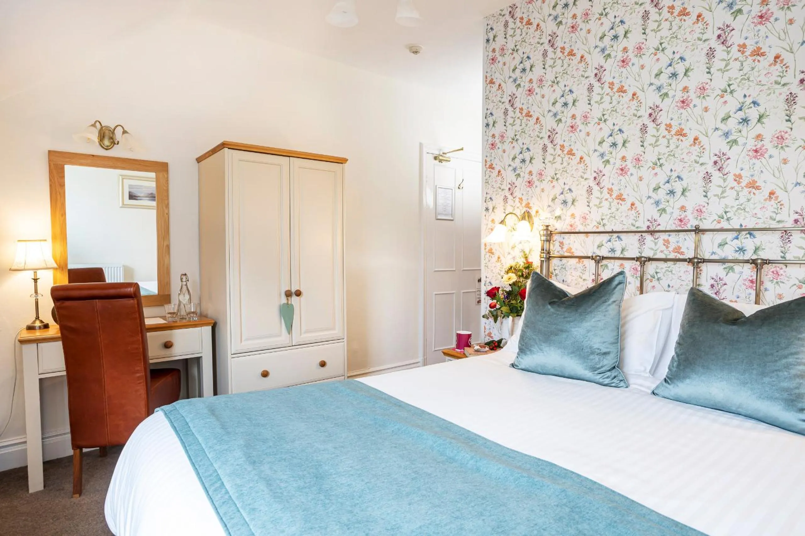 Bedroom, Bed in Elder Grove