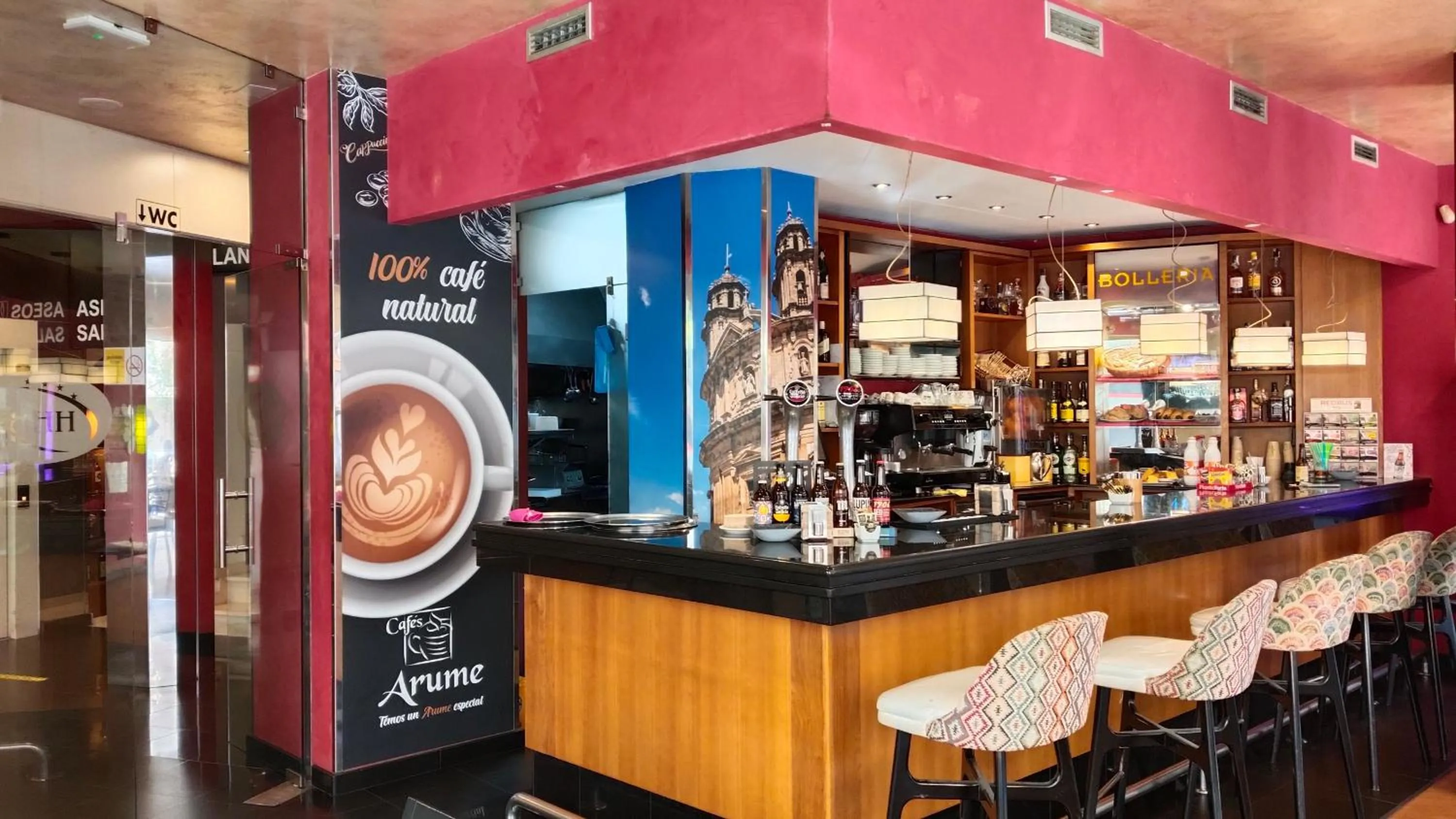 Communal lounge/ TV room in Hotel HHB Pontevedra Confort