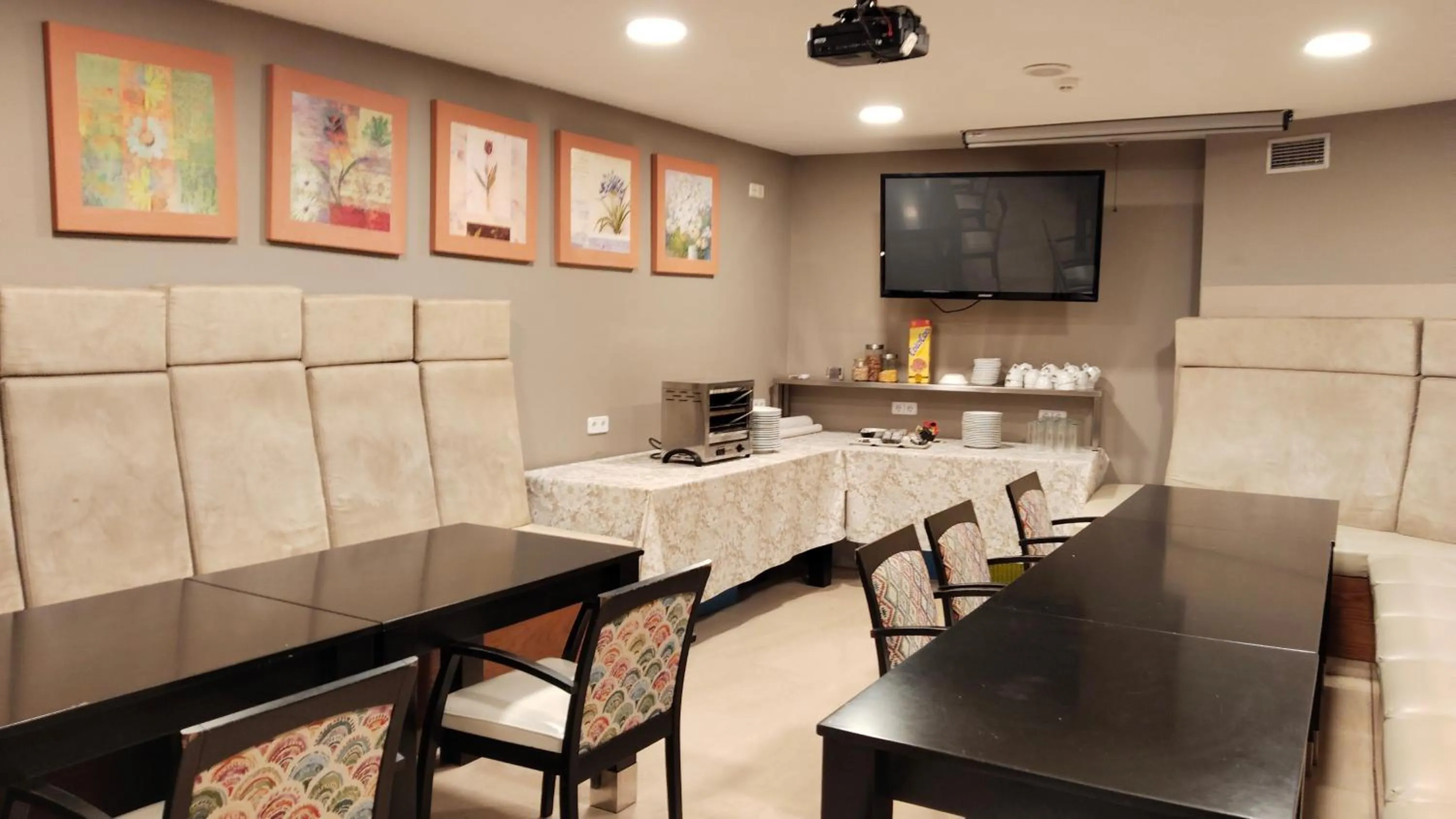 Dining area in Hotel HHB Pontevedra Confort