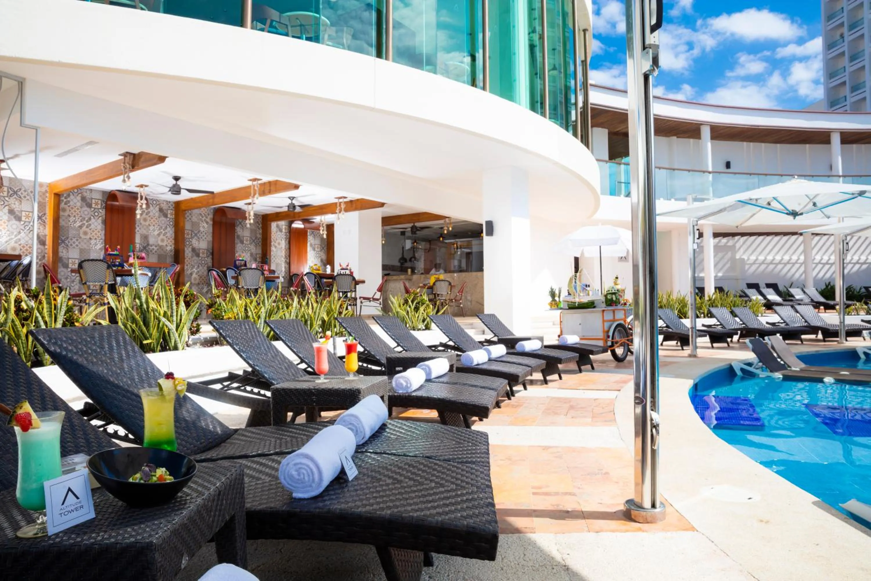 Swimming pool in Altitude at Krystal Grand Cancun - All Inclusive