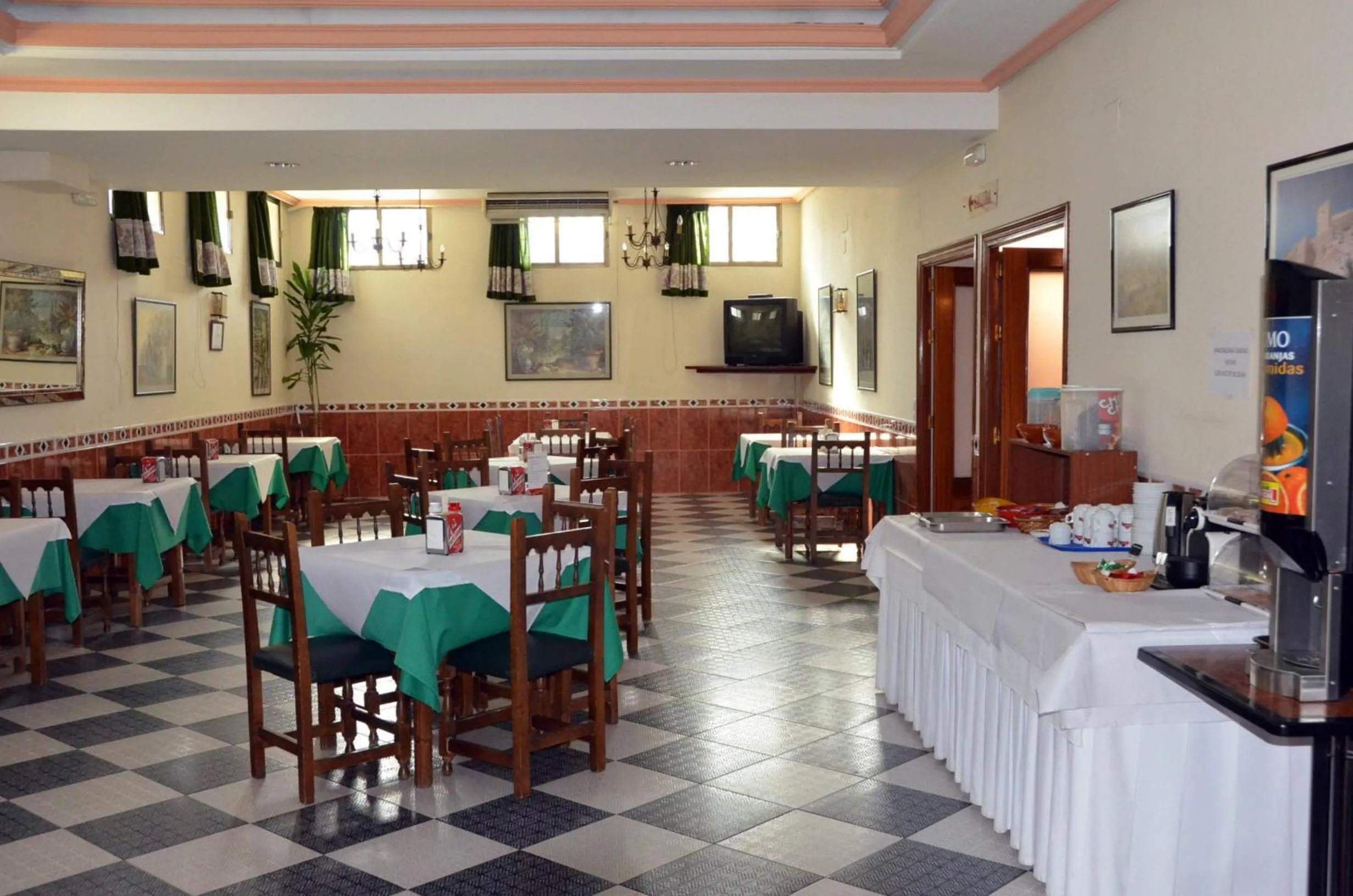 Restaurant/places to eat in Hotel La Noria
