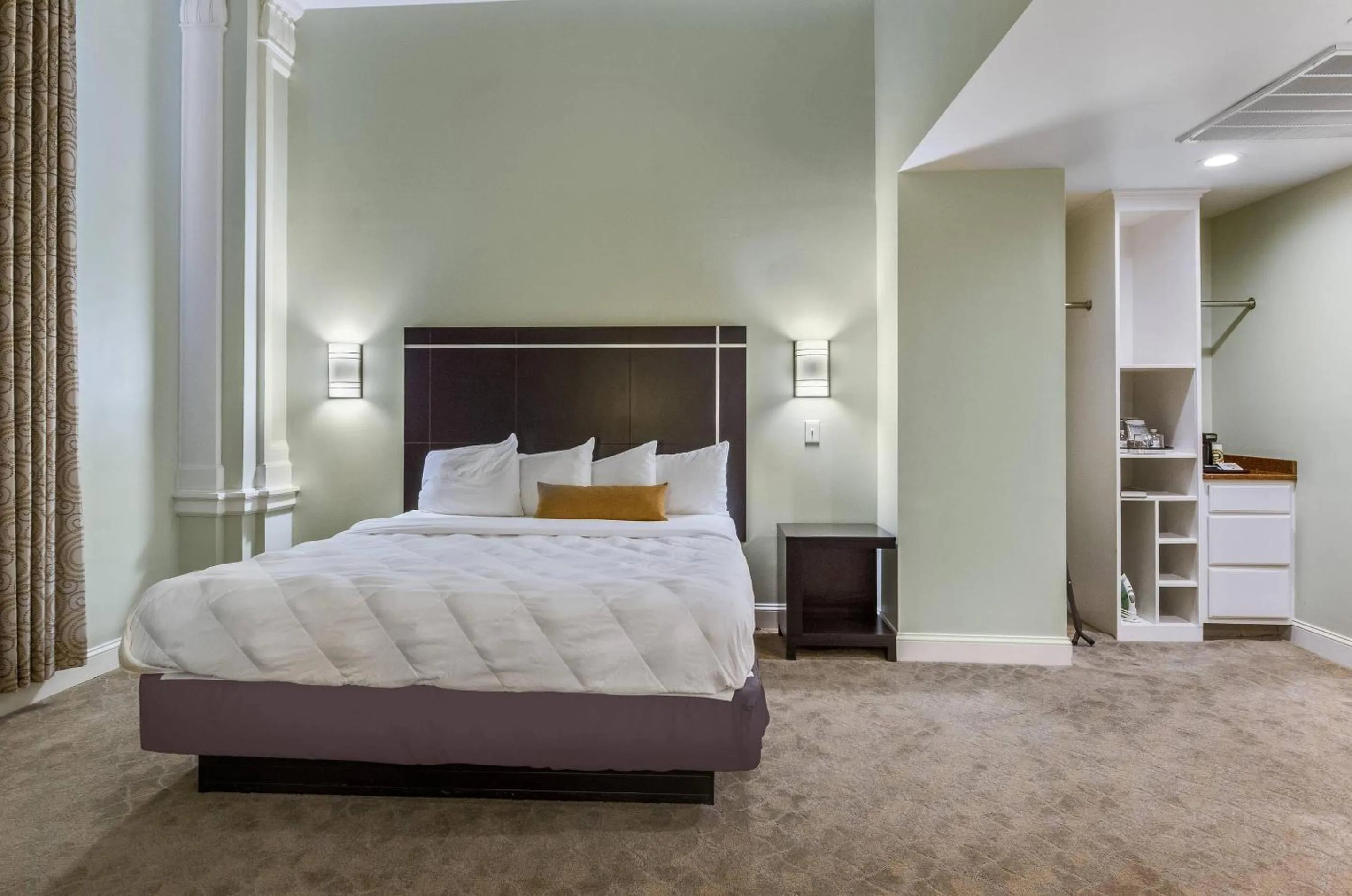 Bedroom, Bed in The Gin Hotel, an Ascend Collection Hotel