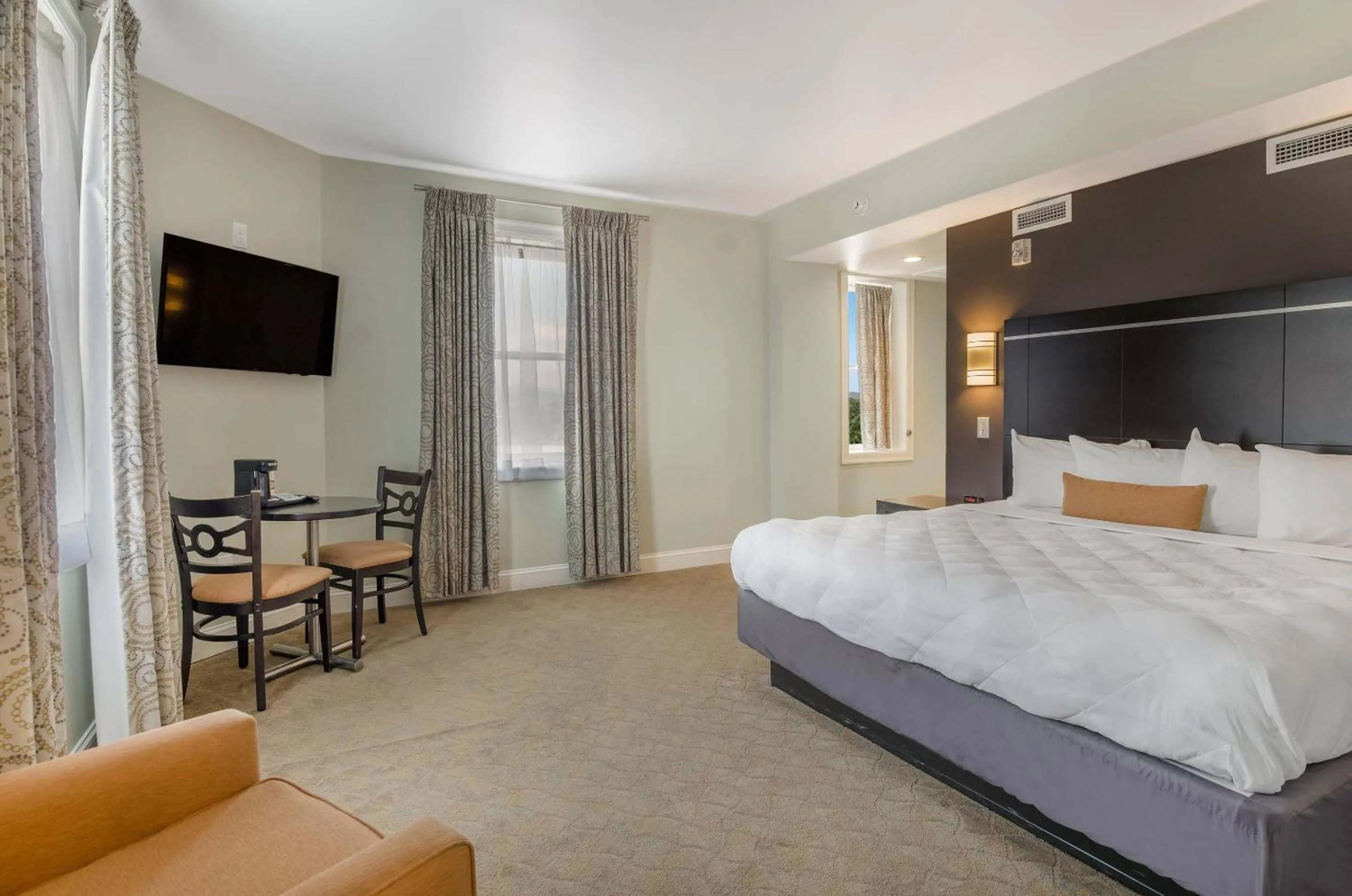 Bedroom, Bed in The Gin Hotel, an Ascend Collection Hotel