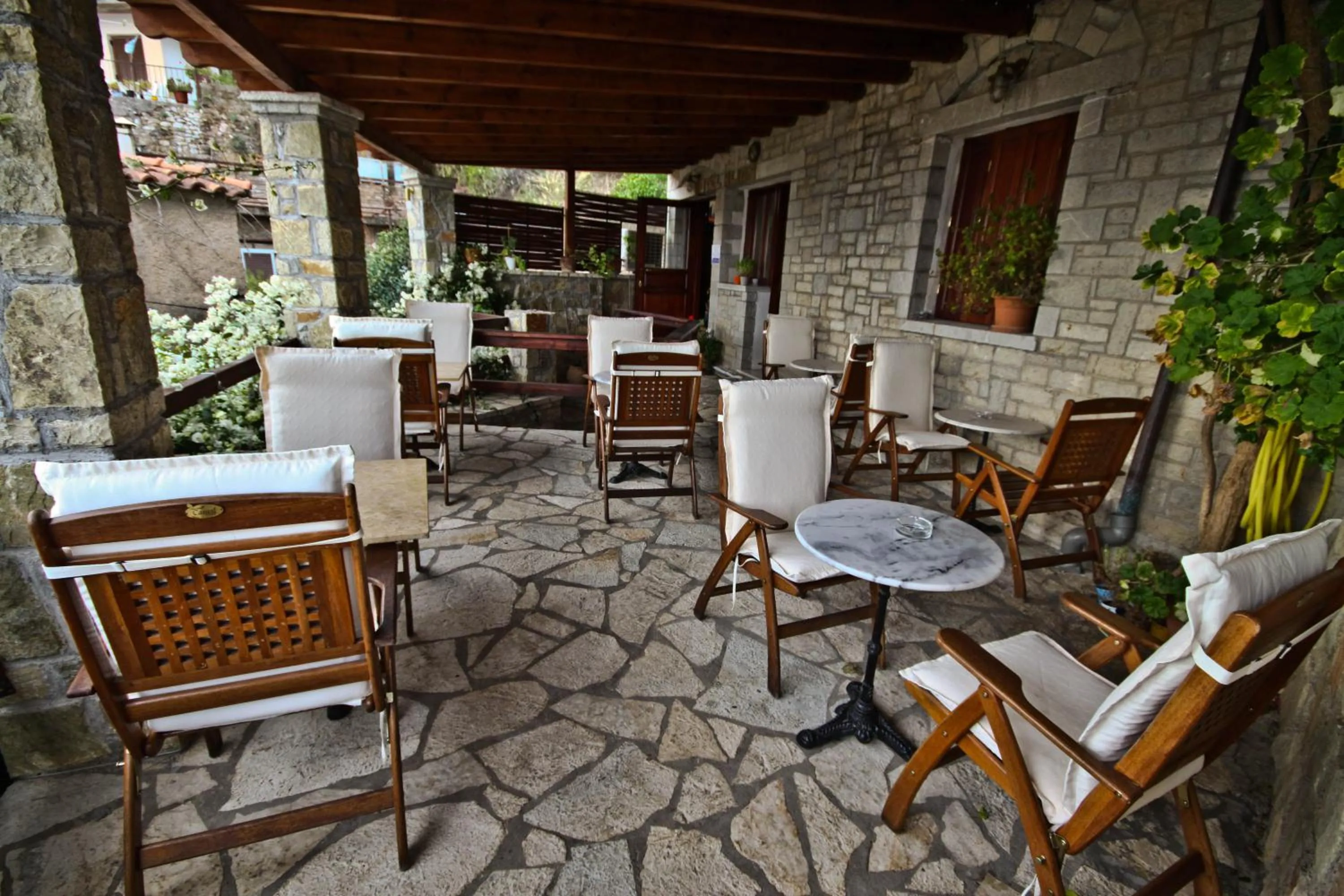 Patio in Ilion Hotel