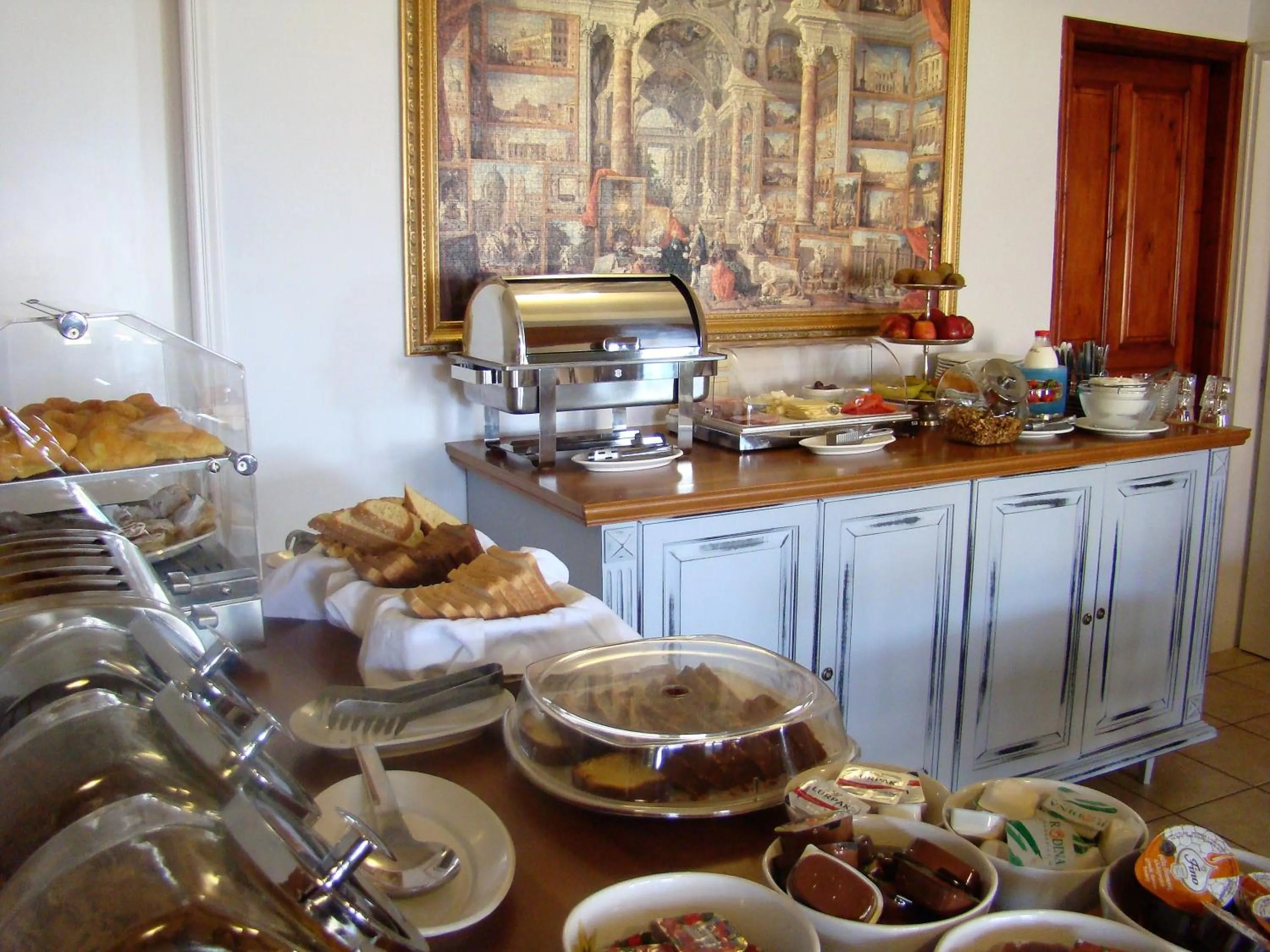 Buffet breakfast in Ilion Hotel