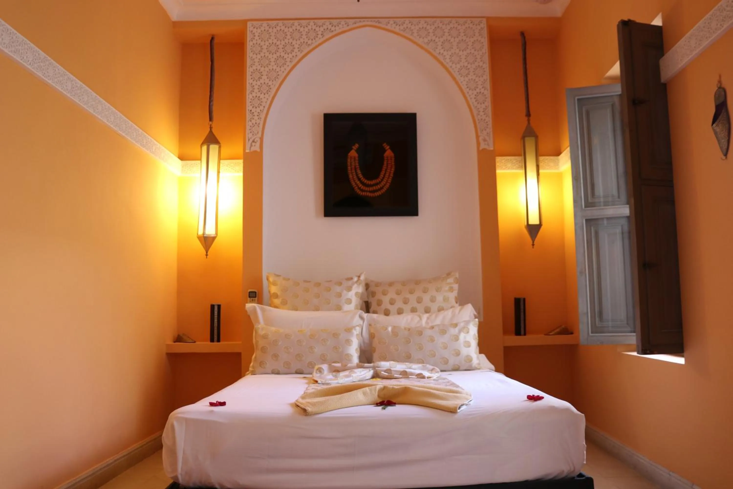 Photo of the whole room, Bed in Dar Andamaure