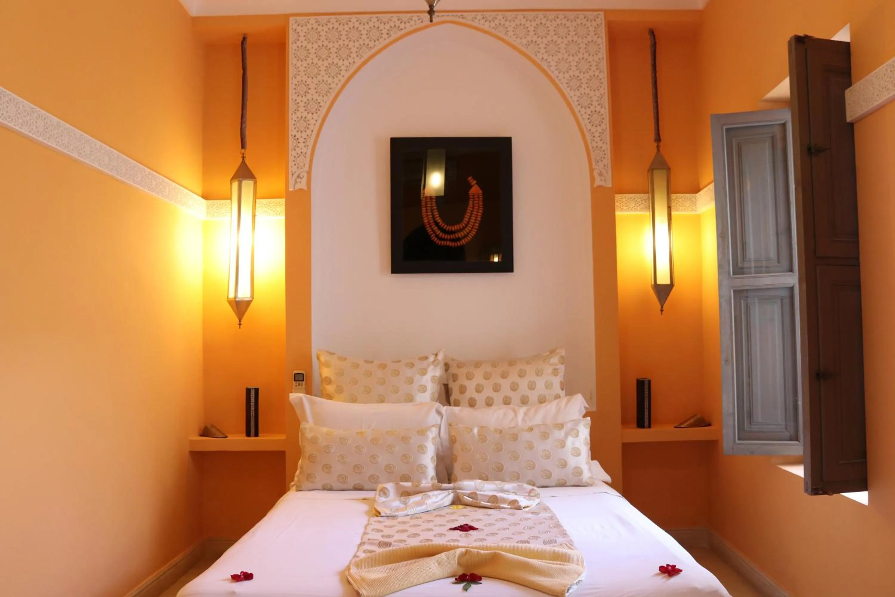 Photo of the whole room, Bed in Dar Andamaure