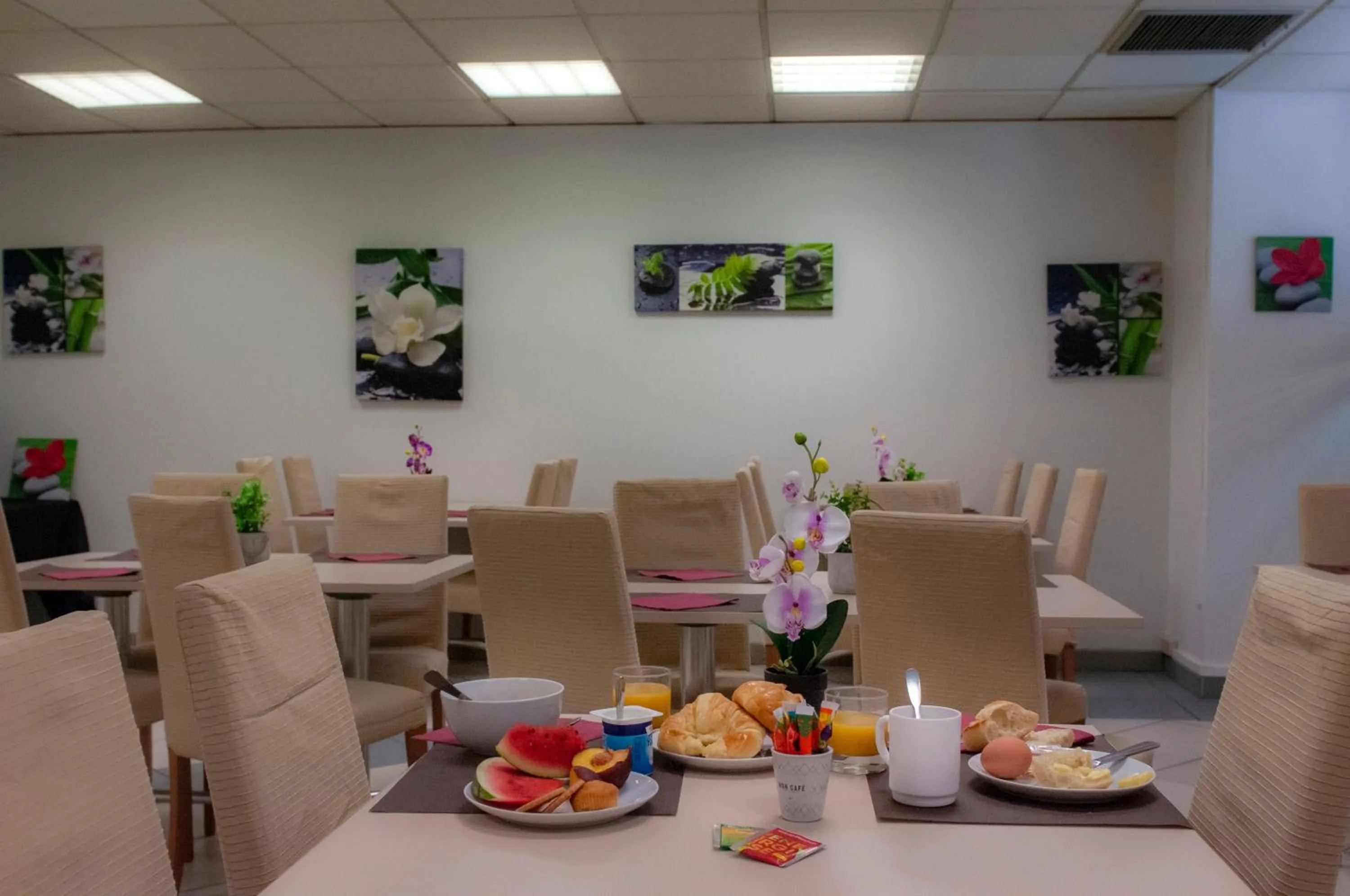 Seating area in Appart'hôtel Goélia Sun City