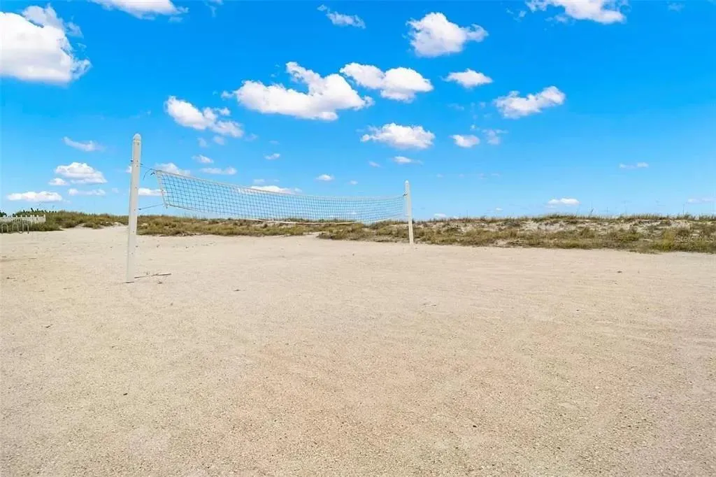 Beach in Island Inn Beach Resort