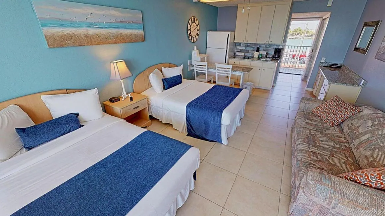 Photo of the whole room, Bed in Island Inn Beach Resort