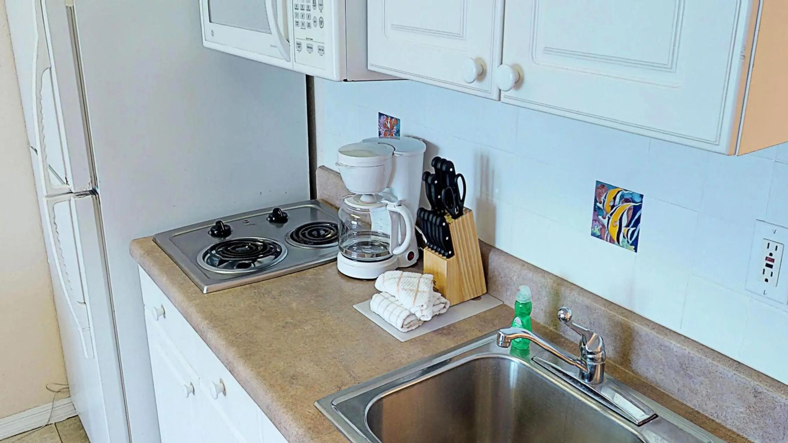 Kitchen or kitchenette in Island Inn Beach Resort