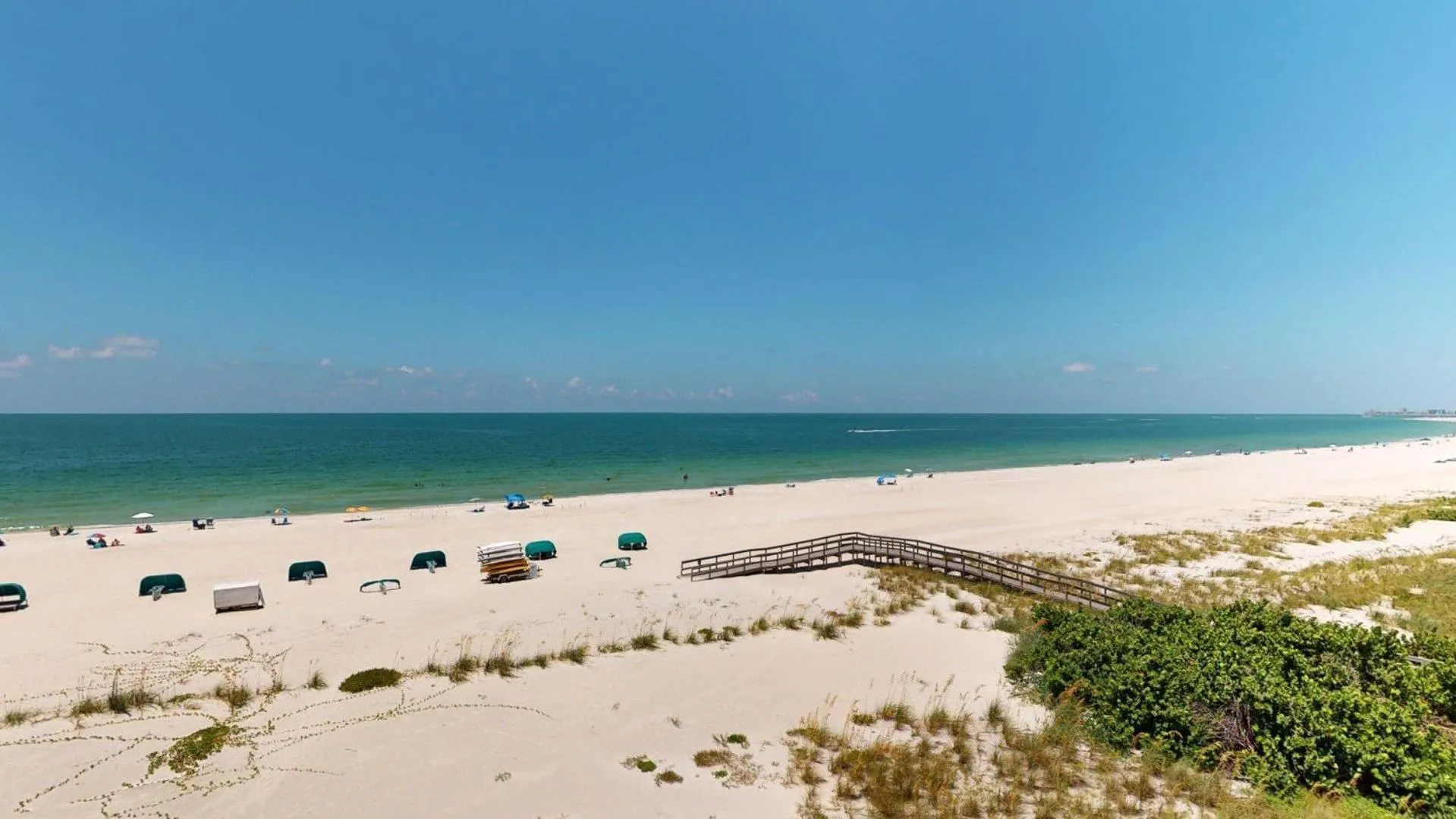 Beach in Island Inn Beach Resort