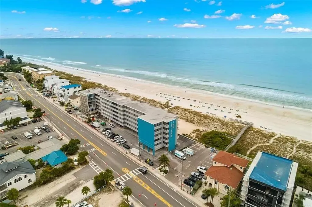 Property building in Island Inn Beach Resort