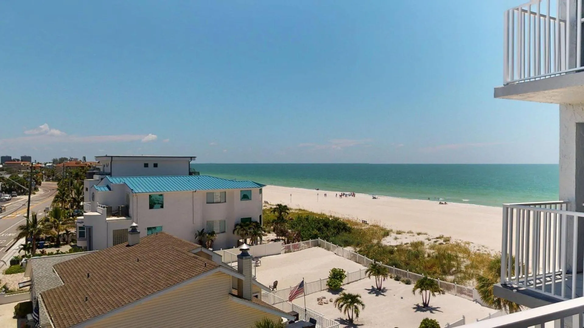 Beach in Island Inn Beach Resort