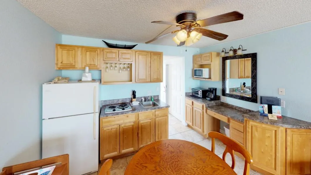 Kitchen or kitchenette in Island Inn Beach Resort
