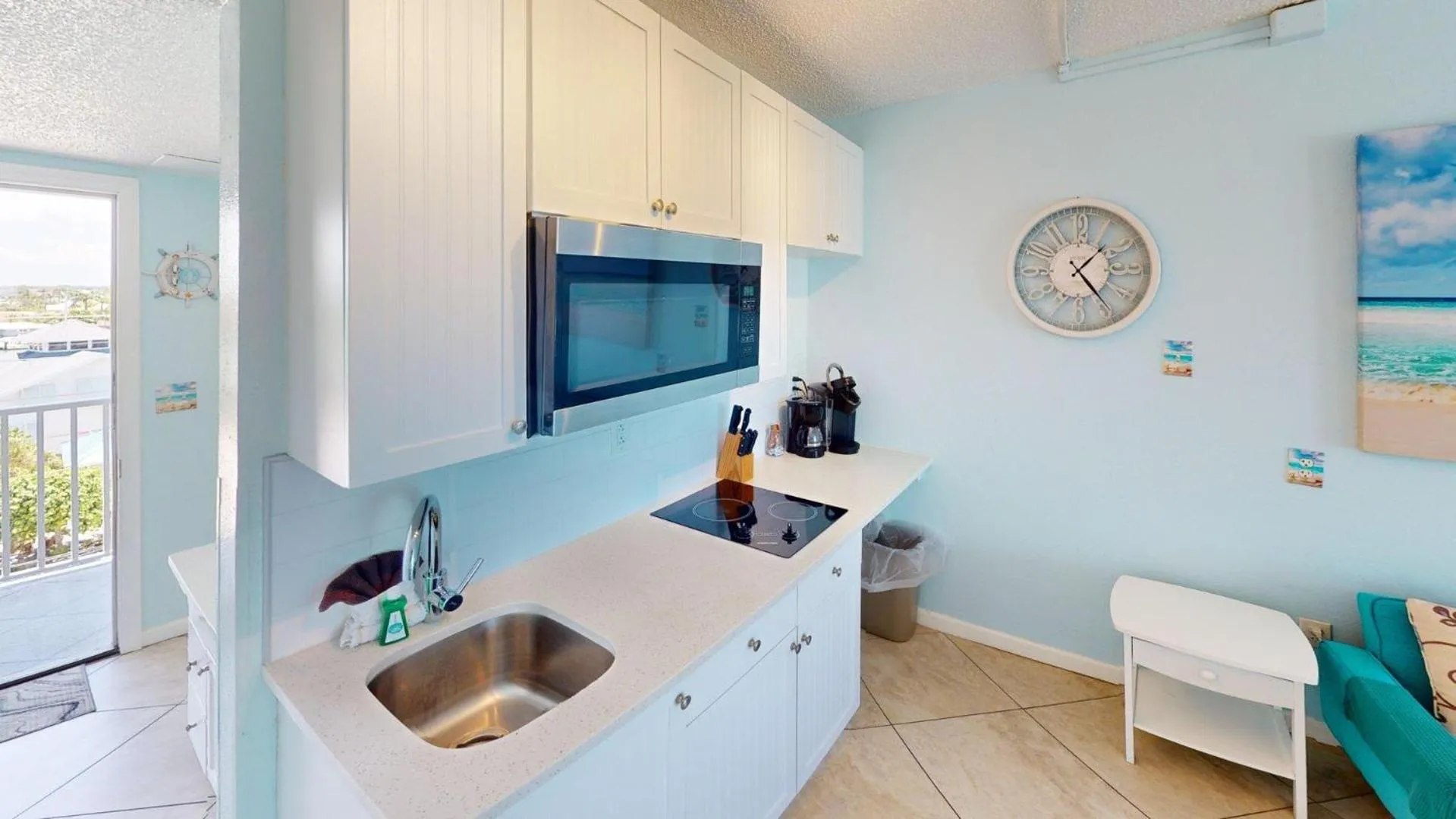 Kitchen or kitchenette in Island Inn Beach Resort