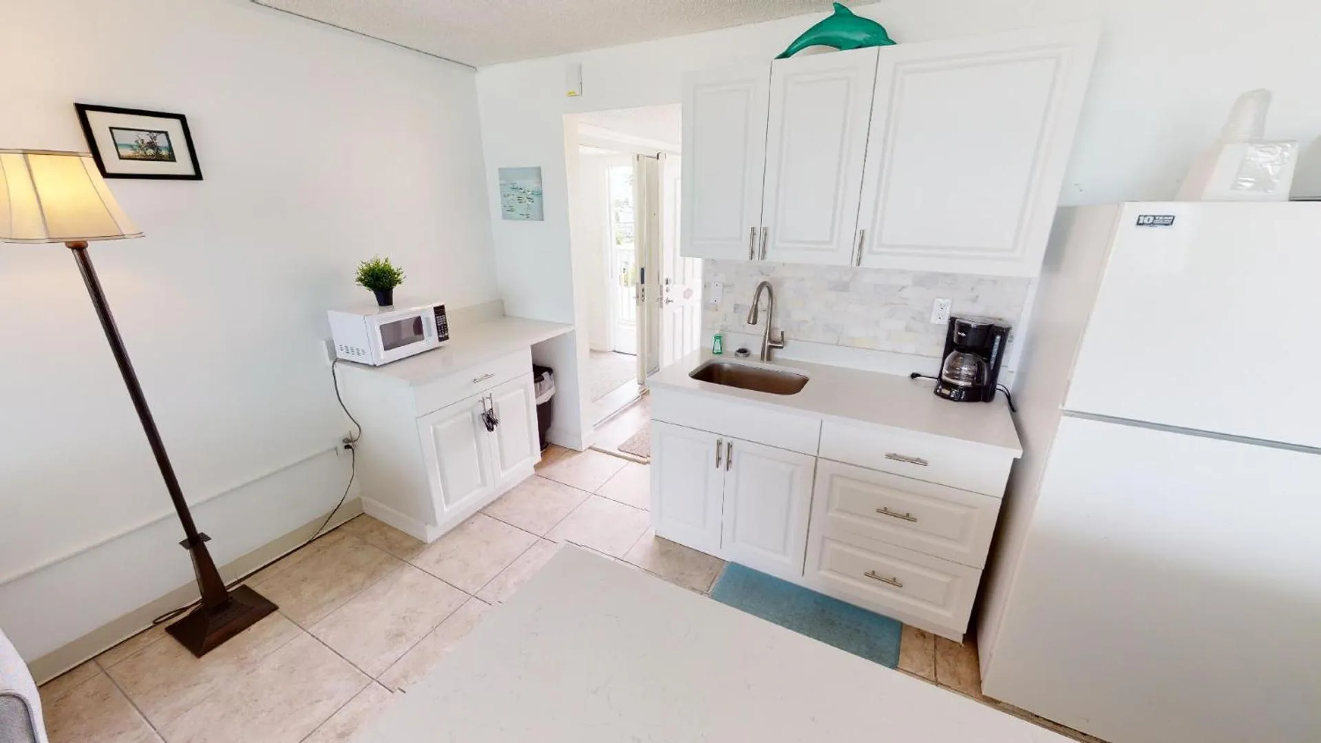 Kitchen or kitchenette in Island Inn Beach Resort