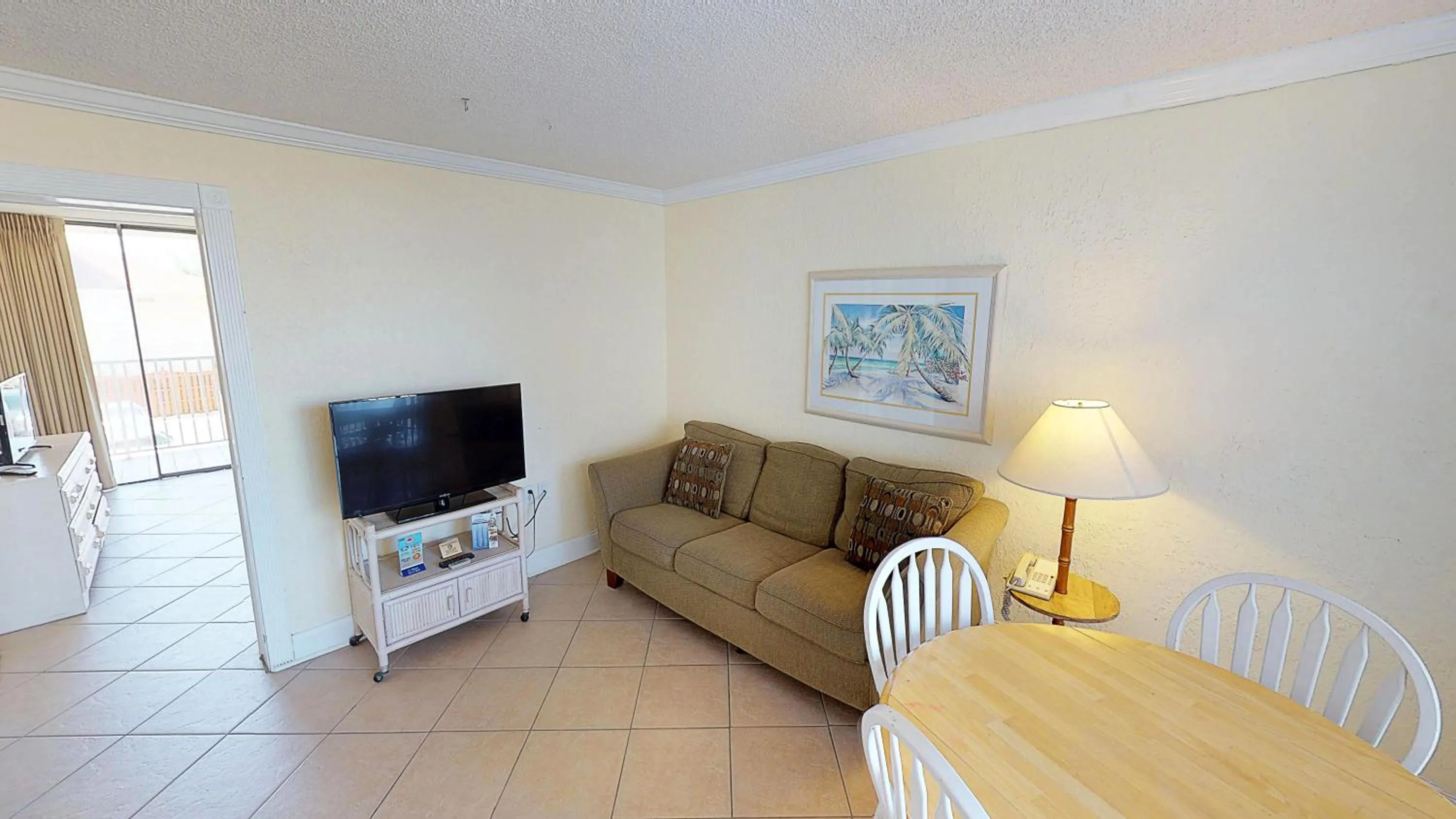 Photo of the whole room in Island Inn Beach Resort