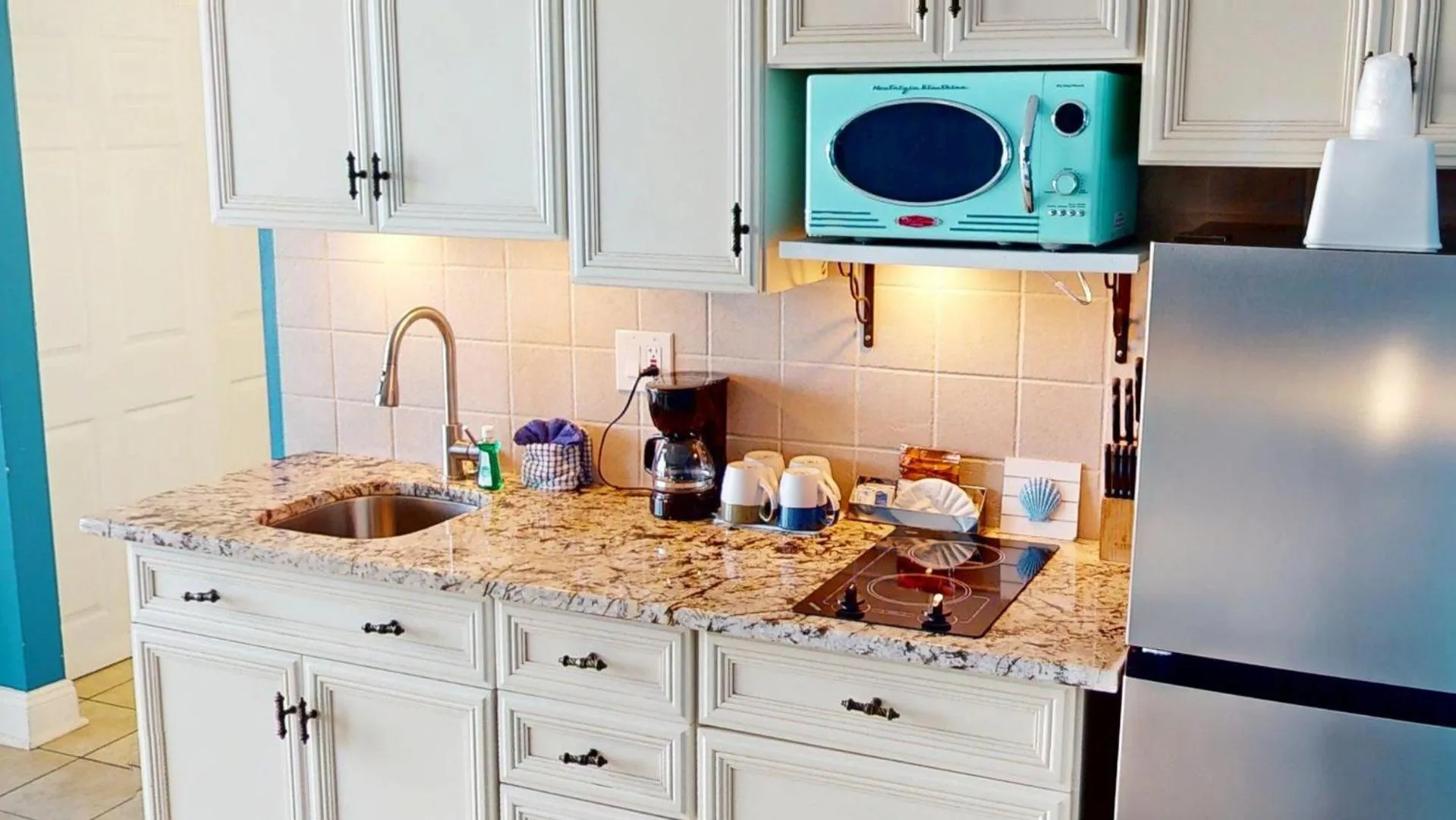 Kitchen or kitchenette in Island Inn Beach Resort